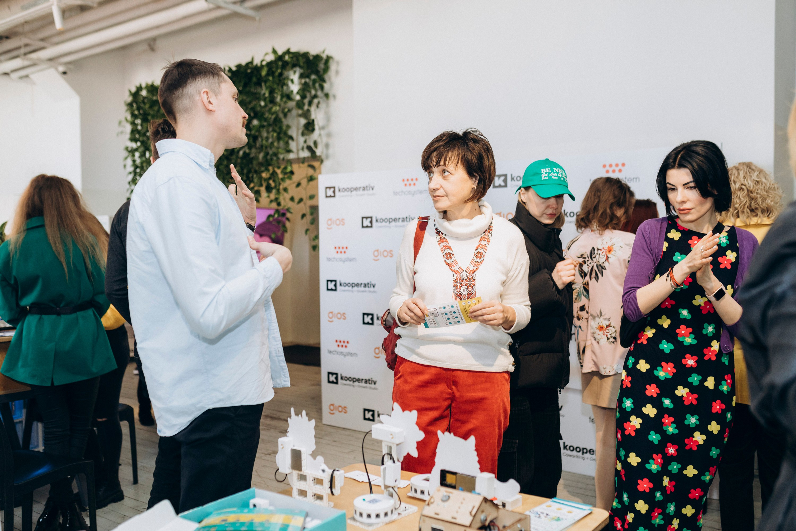 Shaping the Future of Education trough Technology. Свадебный семейный Фотограф Киев Конотоп lovestory портрет семейная