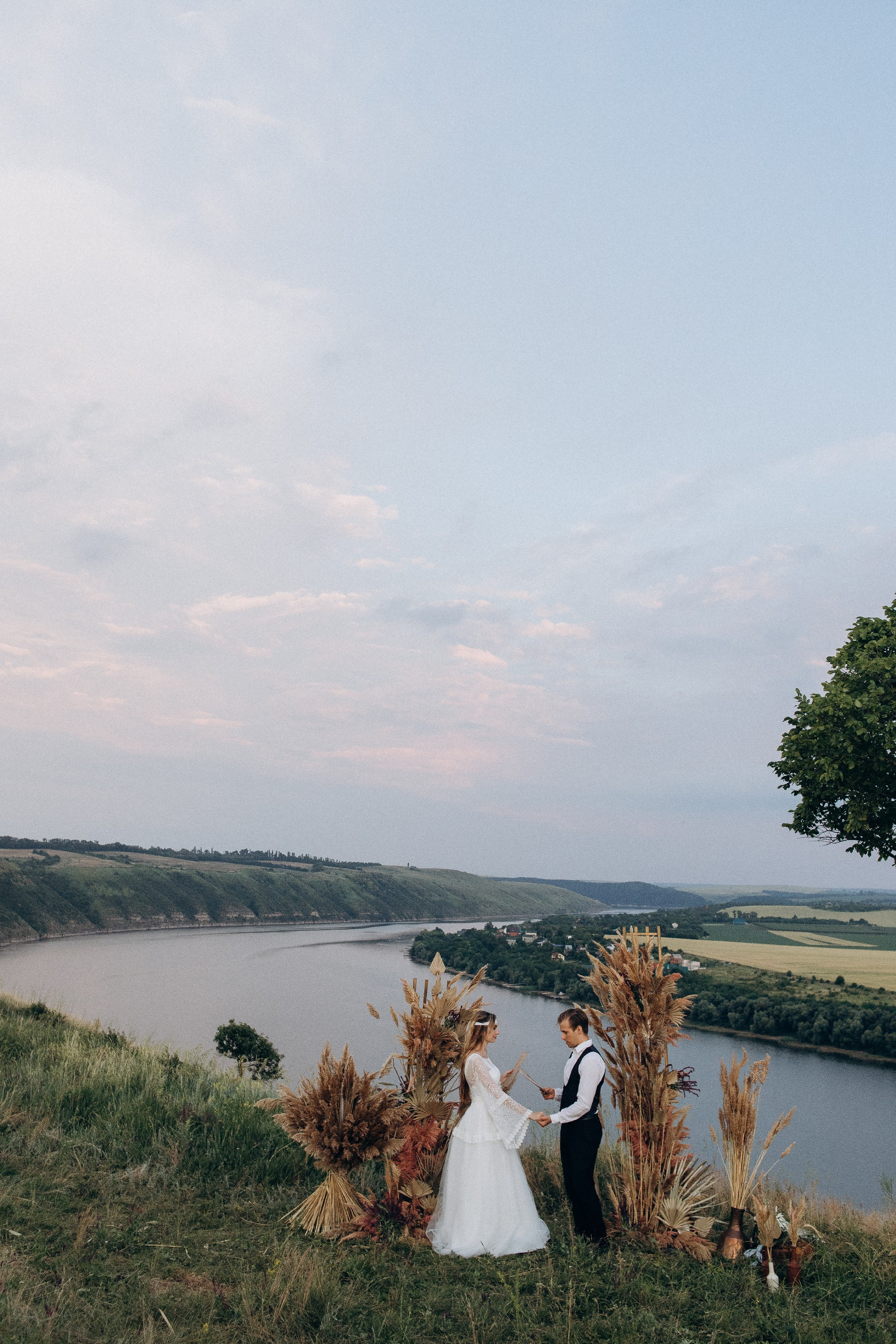Wedding near the river. Свадебный семейный Фотограф Киев Конотоп lovestory портрет семейная