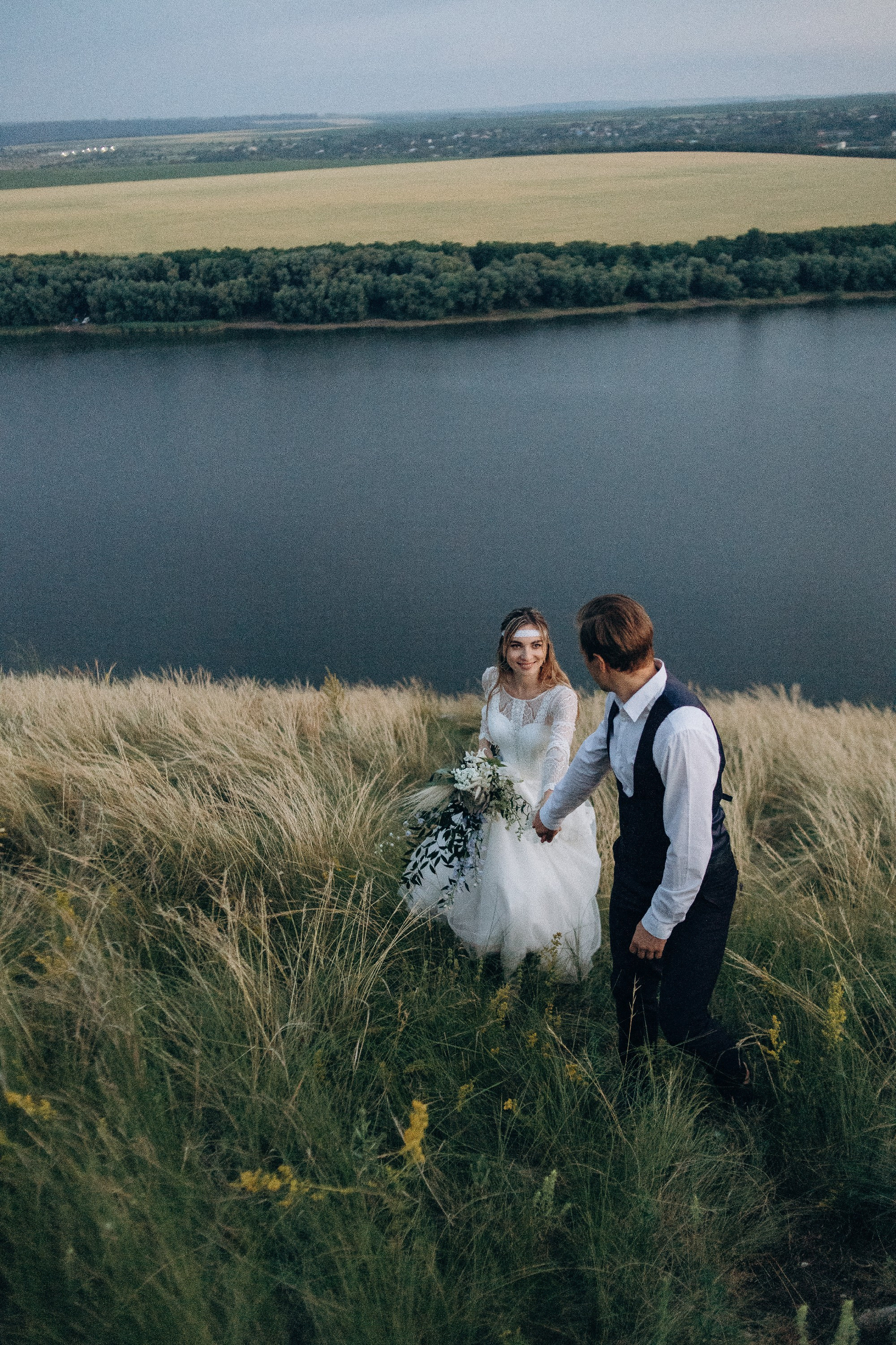 Wedding near the river. Свадебный семейный Фотограф Киев Конотоп lovestory портрет семейная