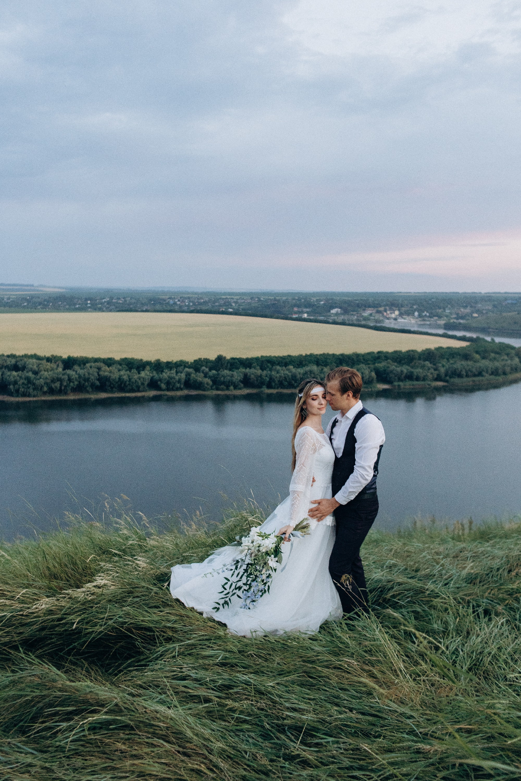Wedding near the river. Свадебный семейный Фотограф Киев Конотоп lovestory портрет семейная