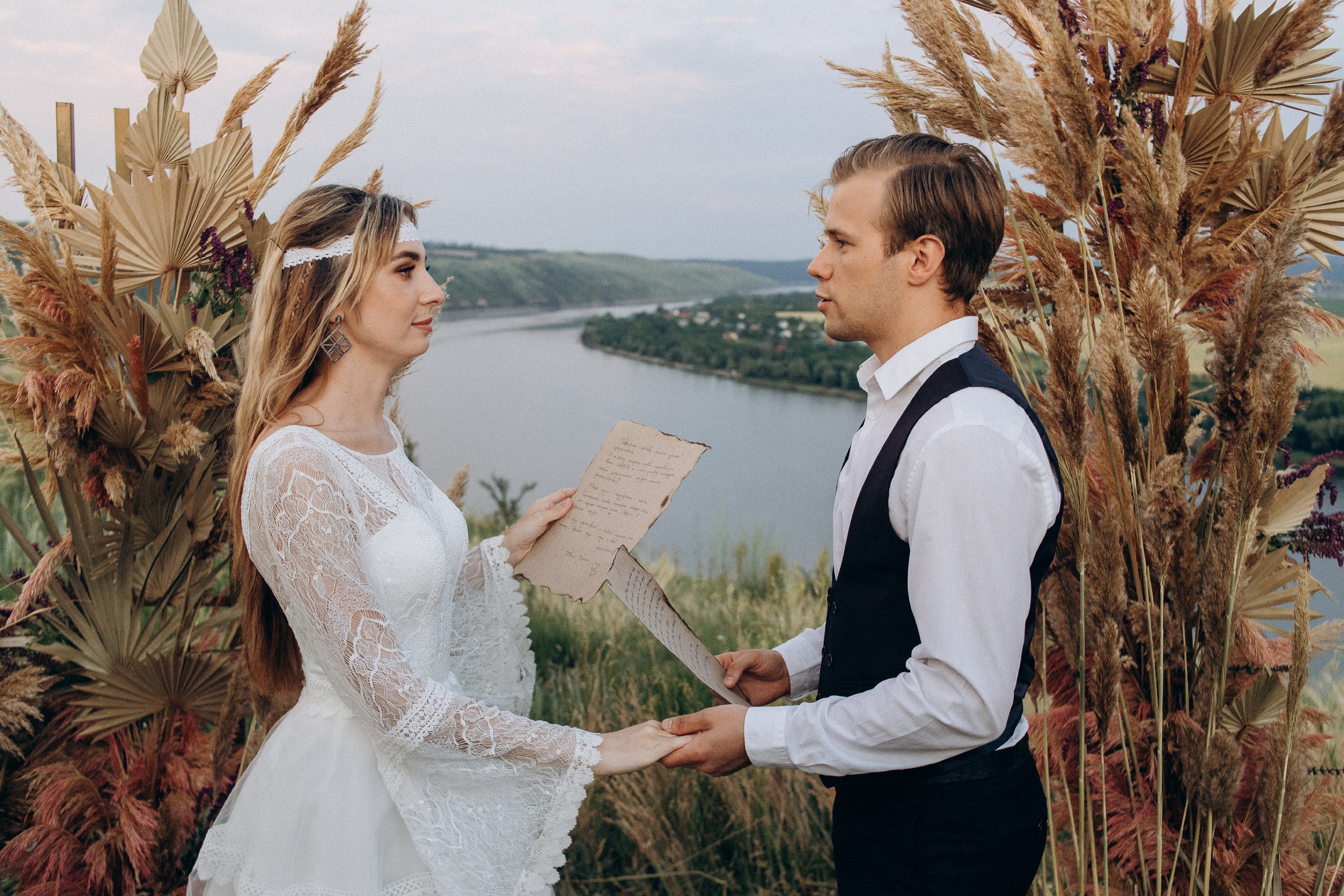 Wedding near the river. Свадебный семейный Фотограф Киев Конотоп lovestory портрет семейная