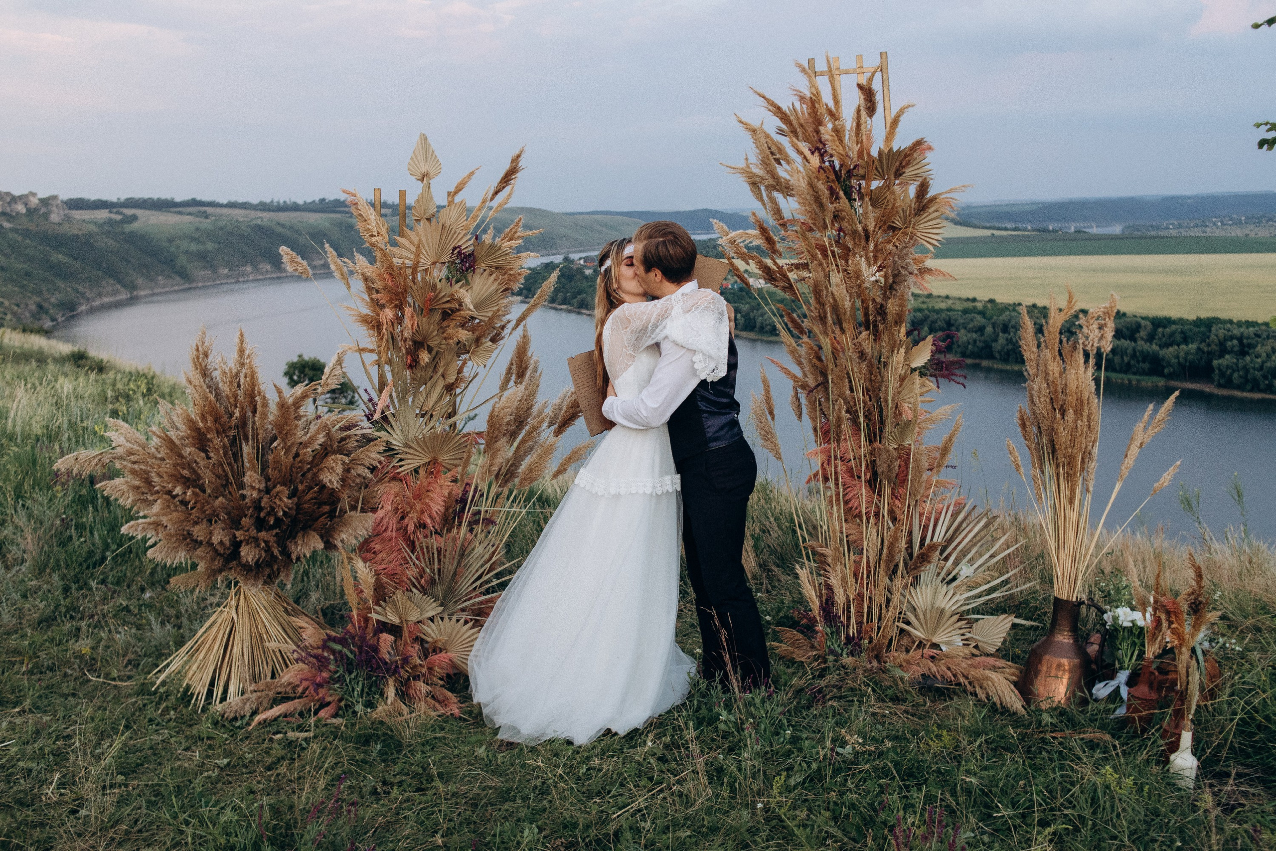 Wedding near the river. Свадебный семейный Фотограф Киев Конотоп lovestory портрет семейная
