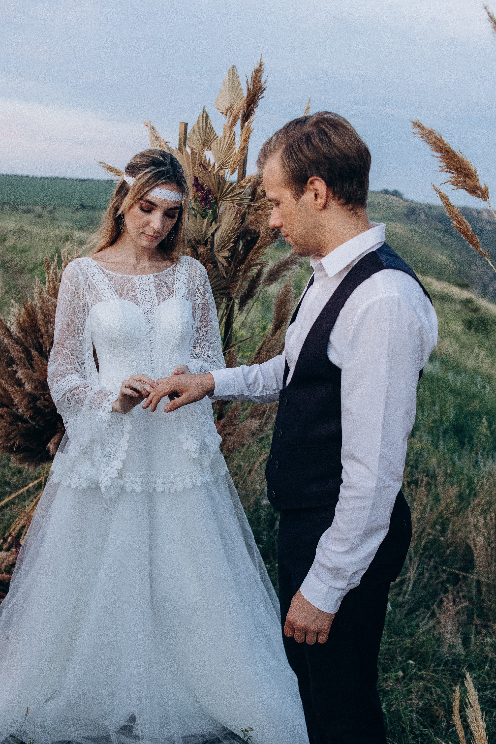 Wedding near the river. Свадебный семейный Фотограф Киев Конотоп lovestory портрет семейная