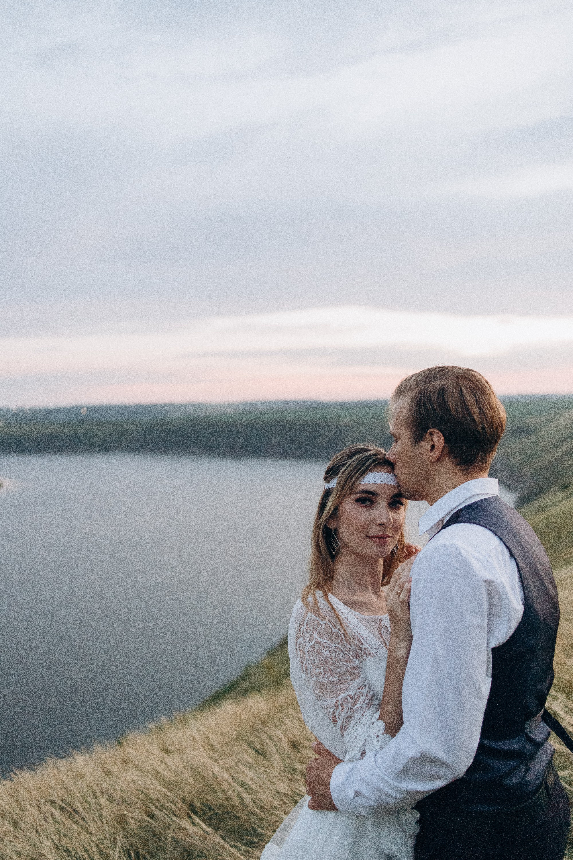 Wedding near the river. Свадебный семейный Фотограф Киев Конотоп lovestory портрет семейная