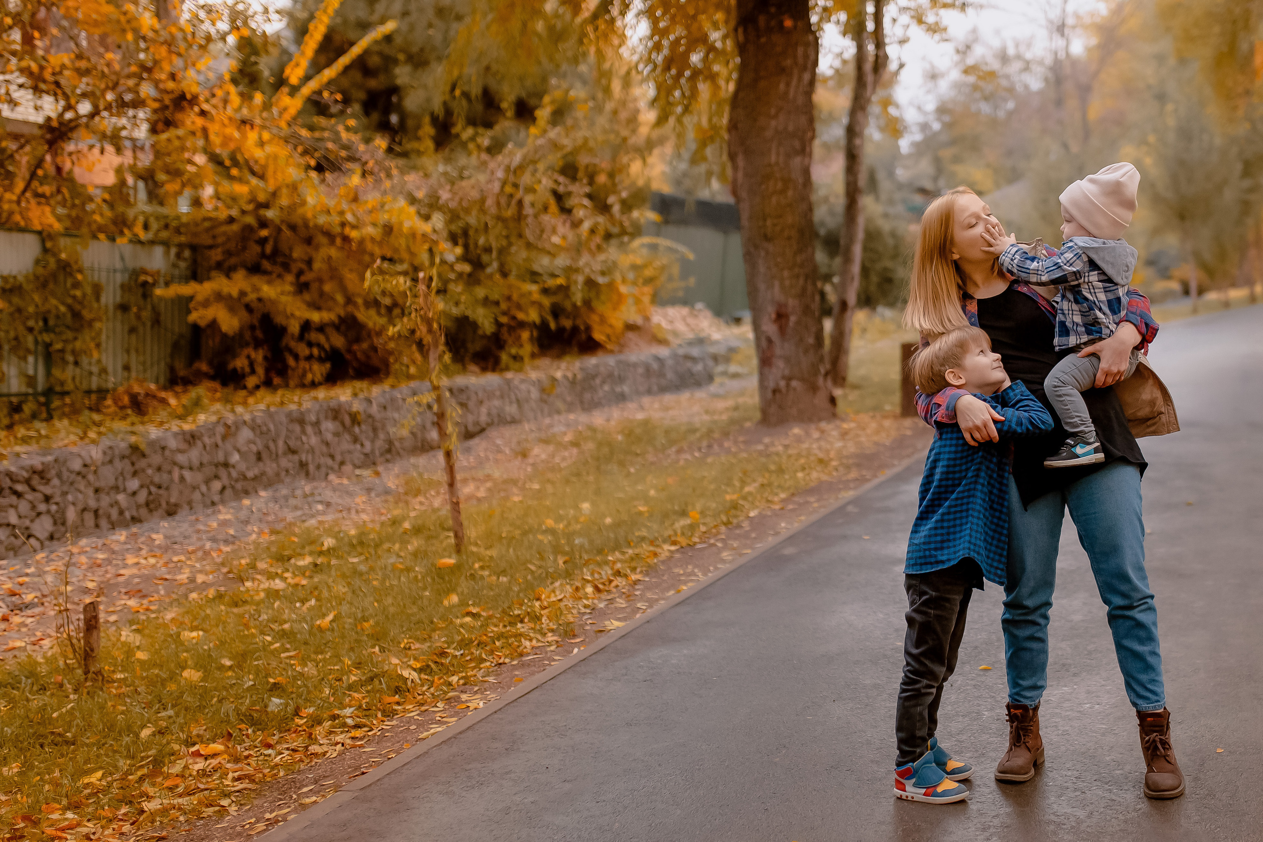 В листьях. Фотограф в Ташкенте Надежда Исаева