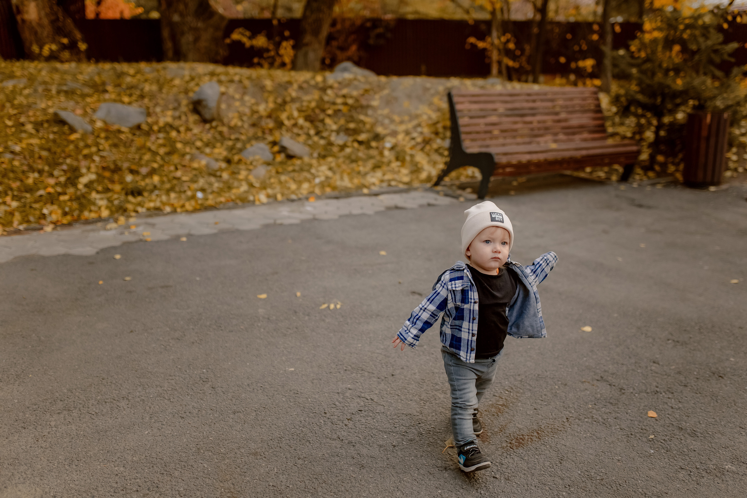 В листьях. Фотограф в Ташкенте Надежда Исаева