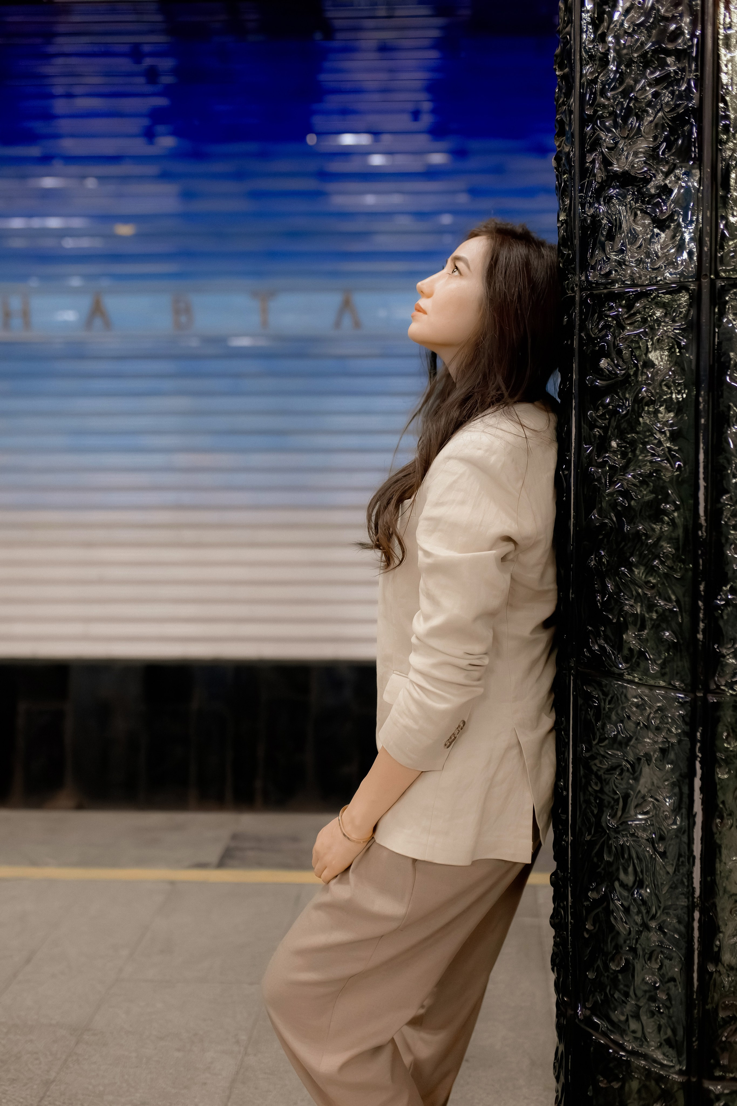 Девушка в ташкентском метро. Фотограф в Ташкенте Надежда Исаева