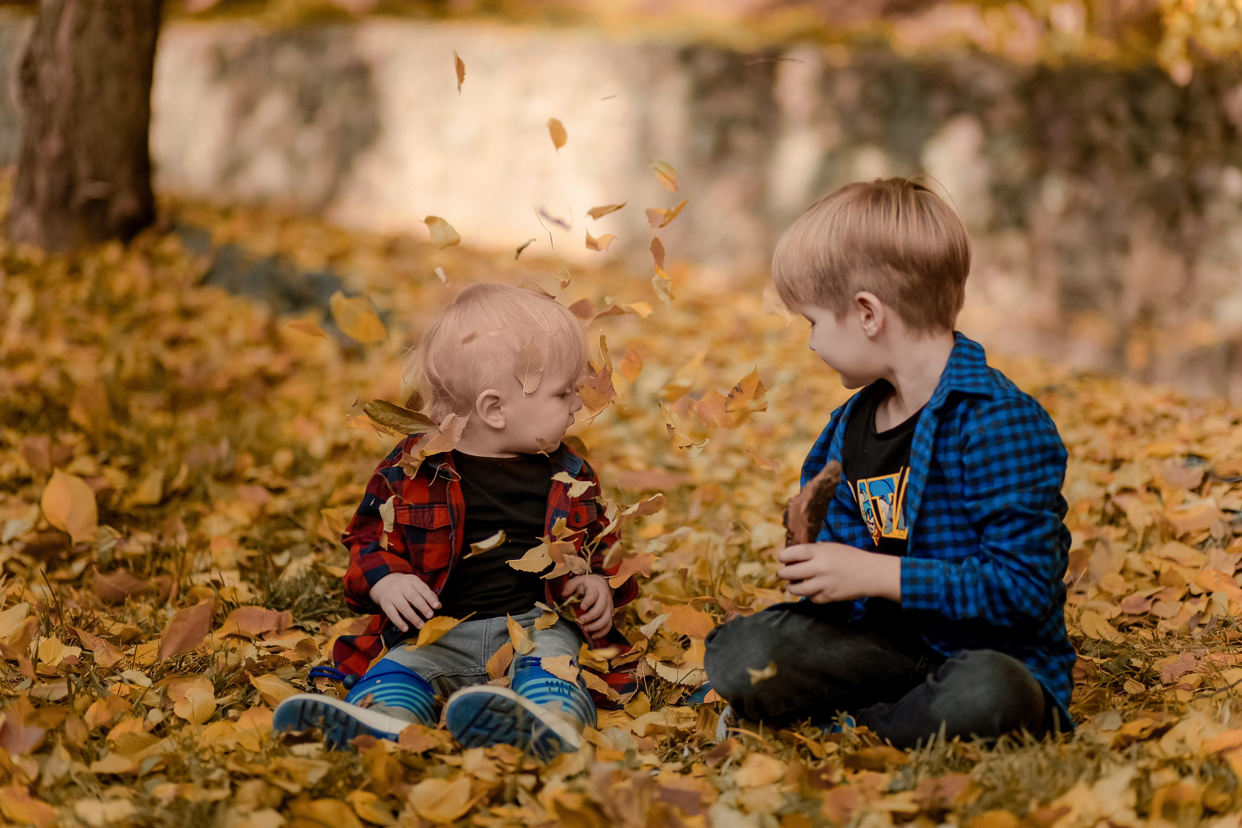 В листьях. Фотограф в Ташкенте Надежда Исаева
