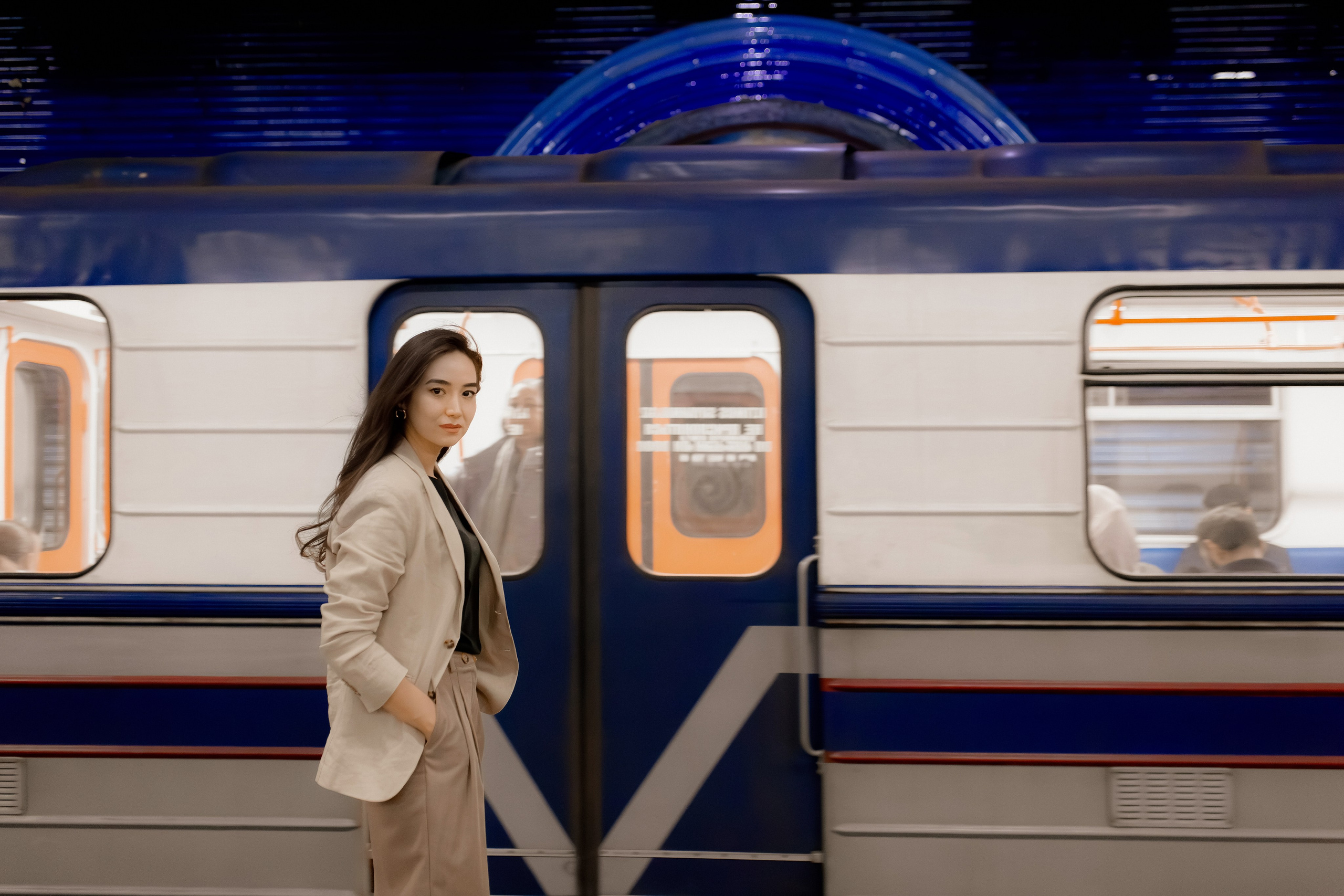 Девушка в ташкентском метро. Фотограф в Ташкенте Надежда Исаева