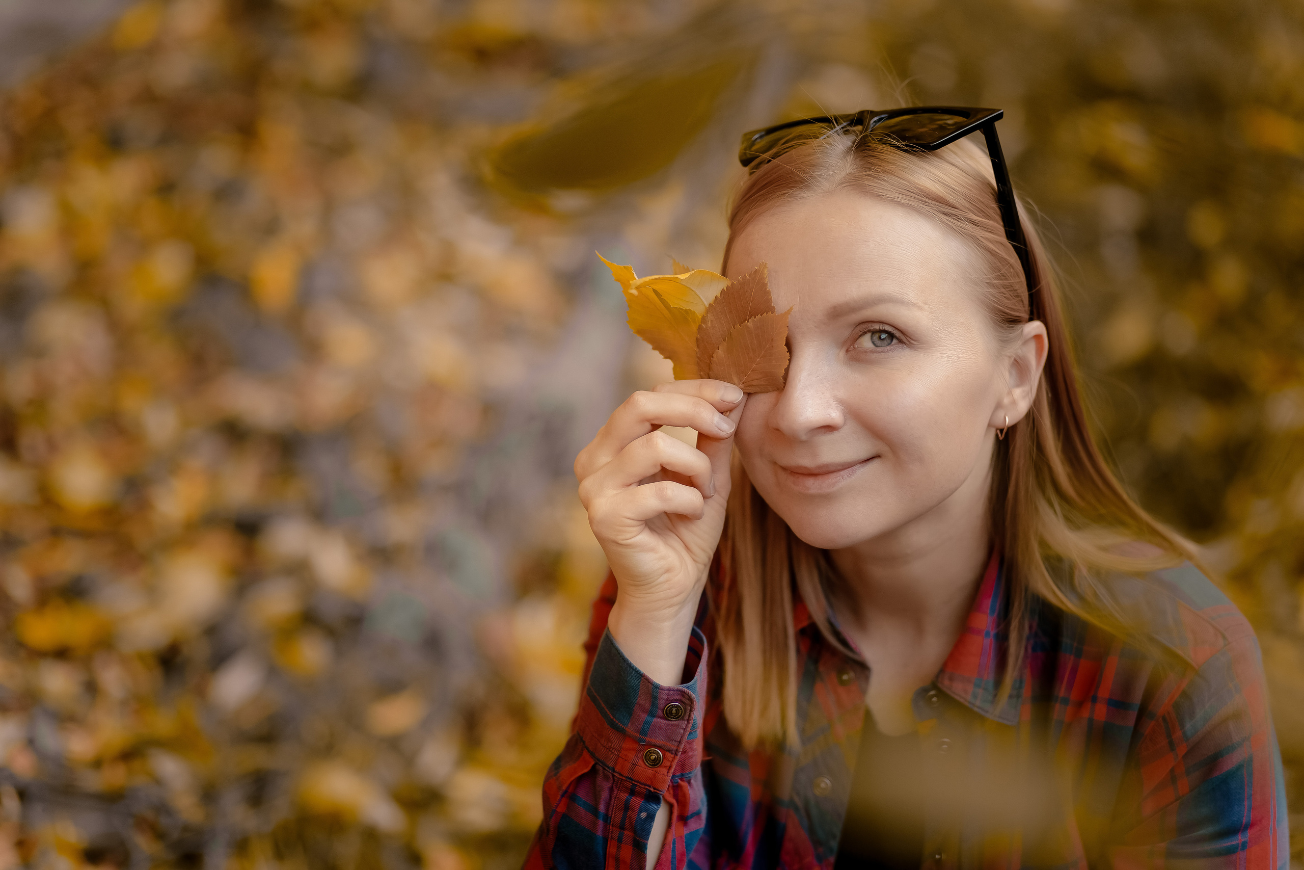 В листьях. Фотограф в Ташкенте Надежда Исаева