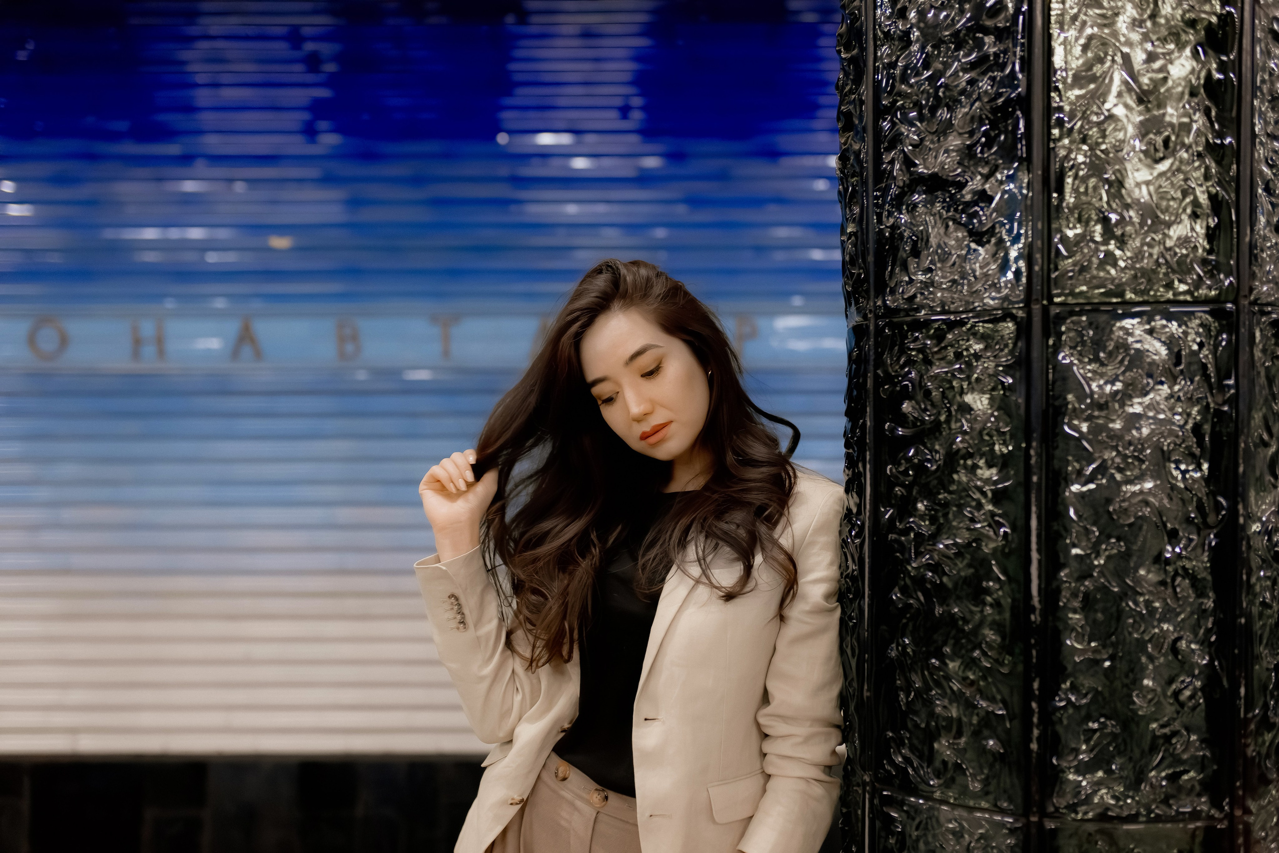 Девушка в ташкентском метро. Фотограф в Ташкенте Надежда Исаева