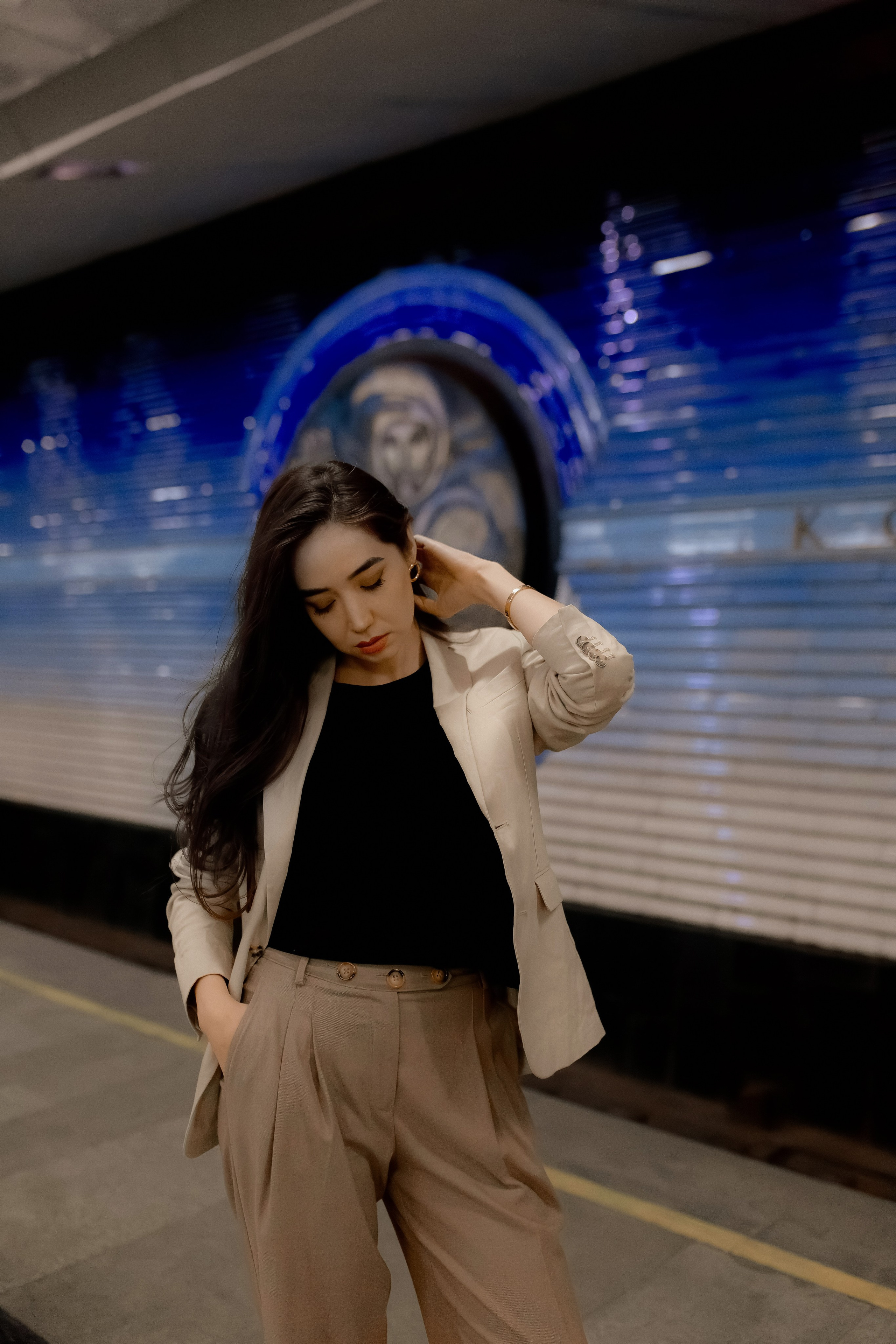 Девушка в ташкентском метро. Фотограф в Ташкенте Надежда Исаева