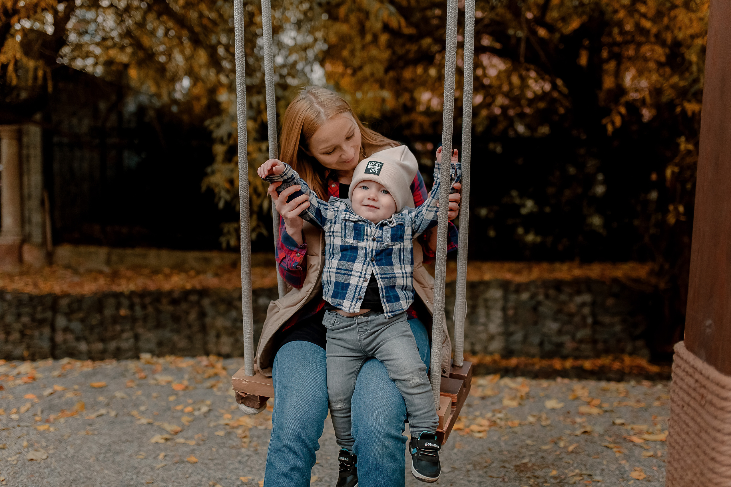 В листьях. Фотограф в Ташкенте Надежда Исаева