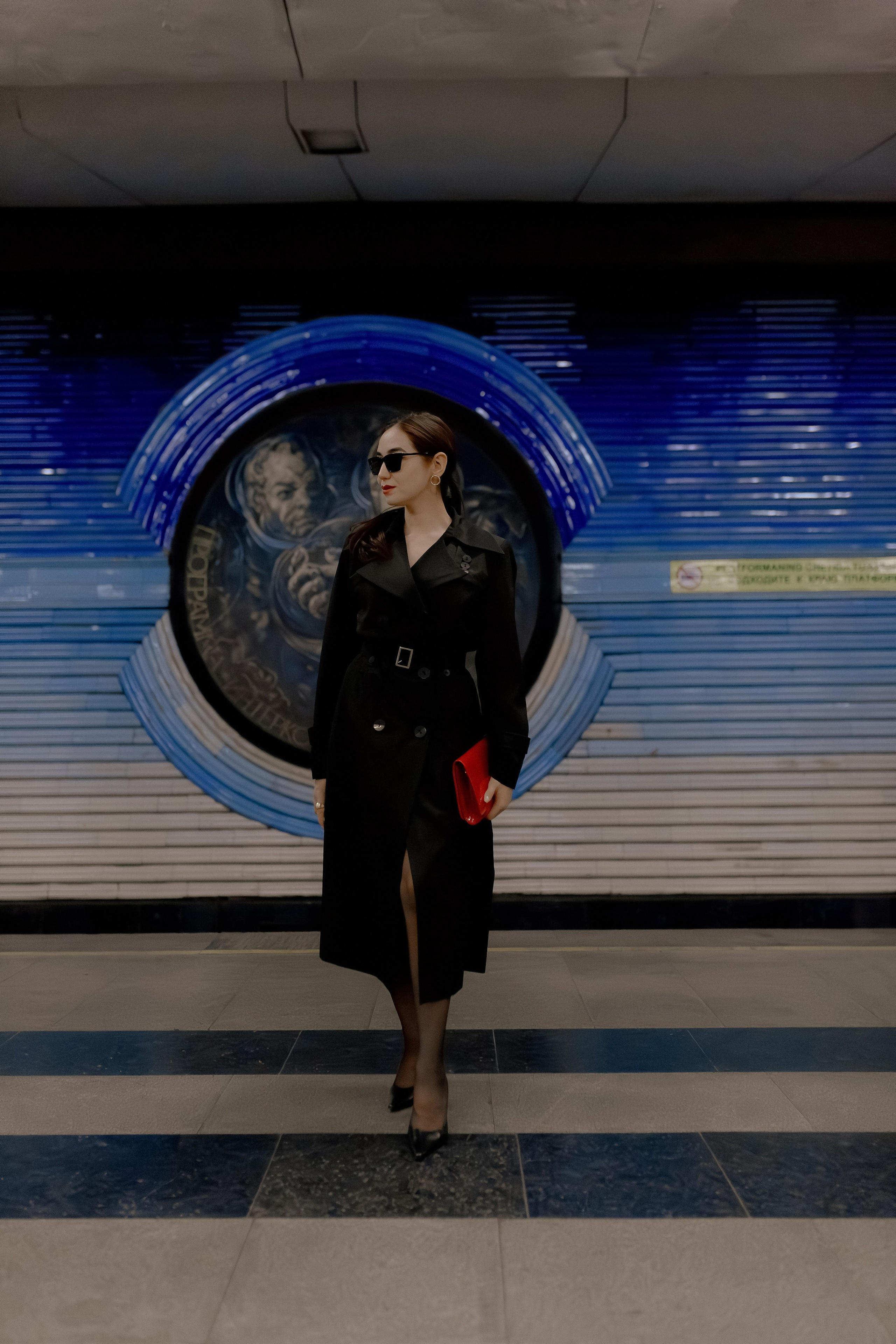 Девушка в ташкентском метро. Фотограф в Ташкенте Надежда Исаева