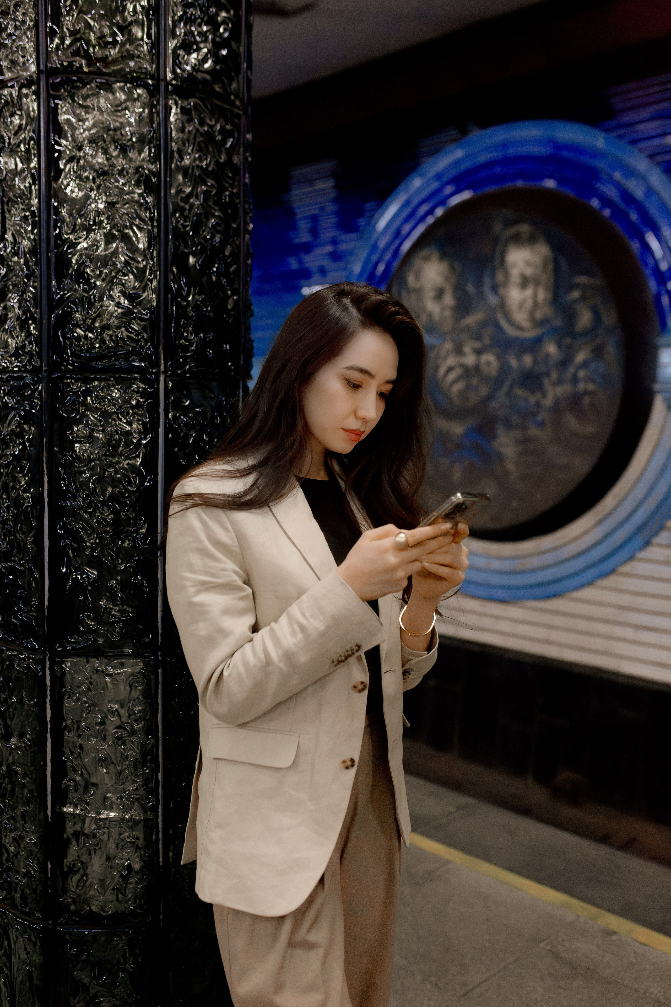 Девушка в ташкентском метро. Фотограф в Ташкенте Надежда Исаева