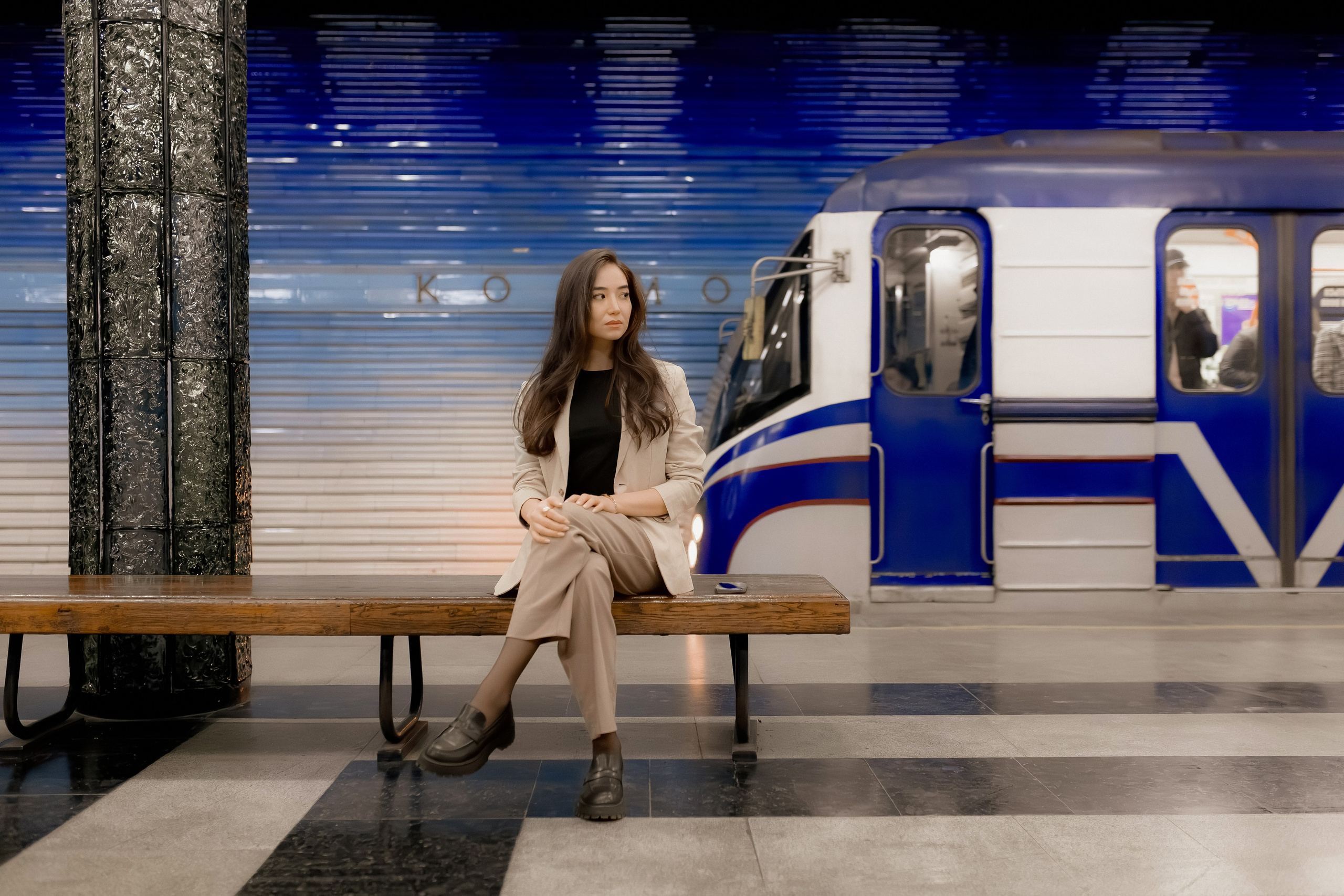 Девушка в ташкентском метро. Фотограф в Ташкенте Надежда Исаева