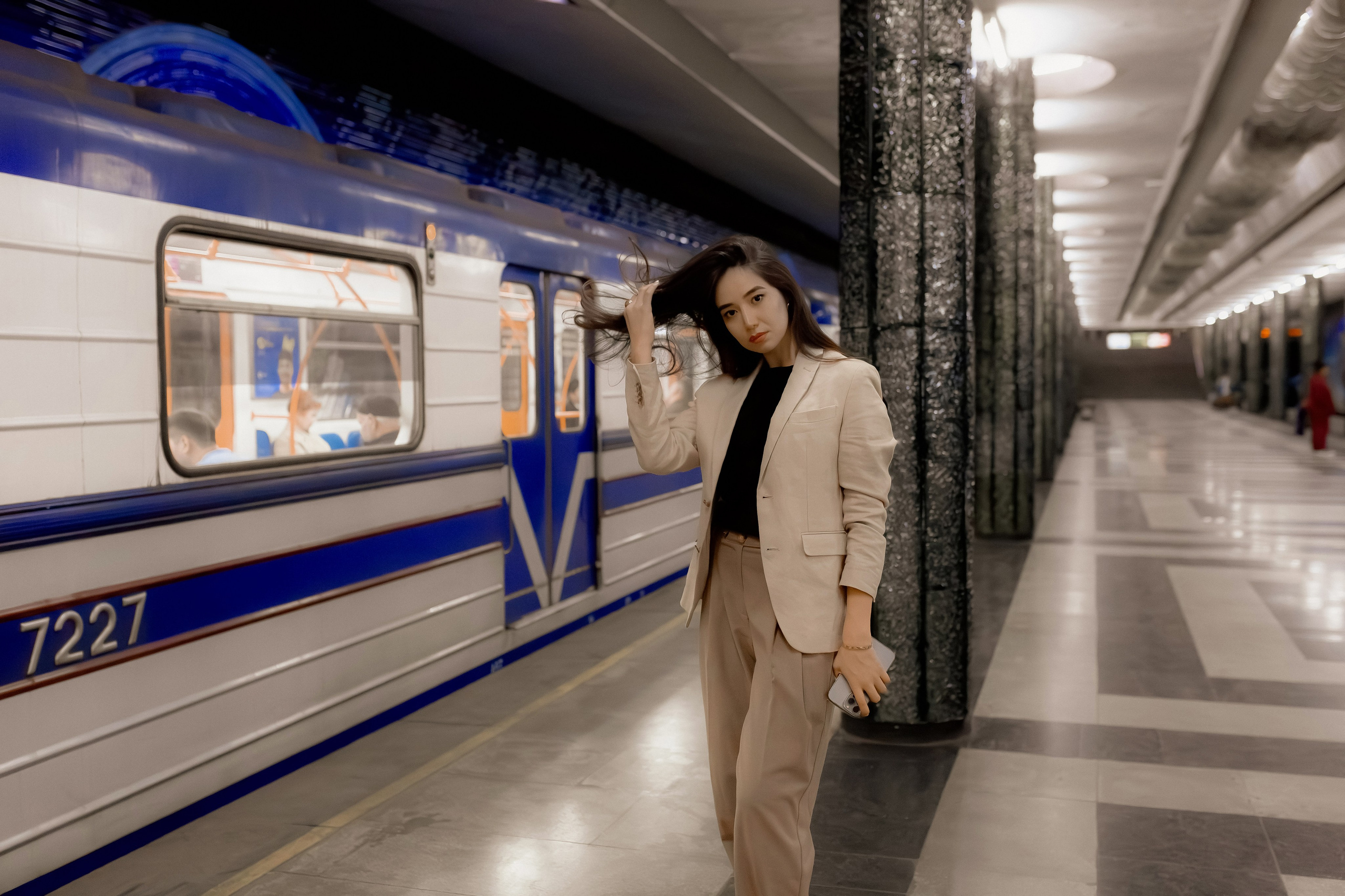 Девушка в ташкентском метро. Фотограф в Ташкенте Надежда Исаева