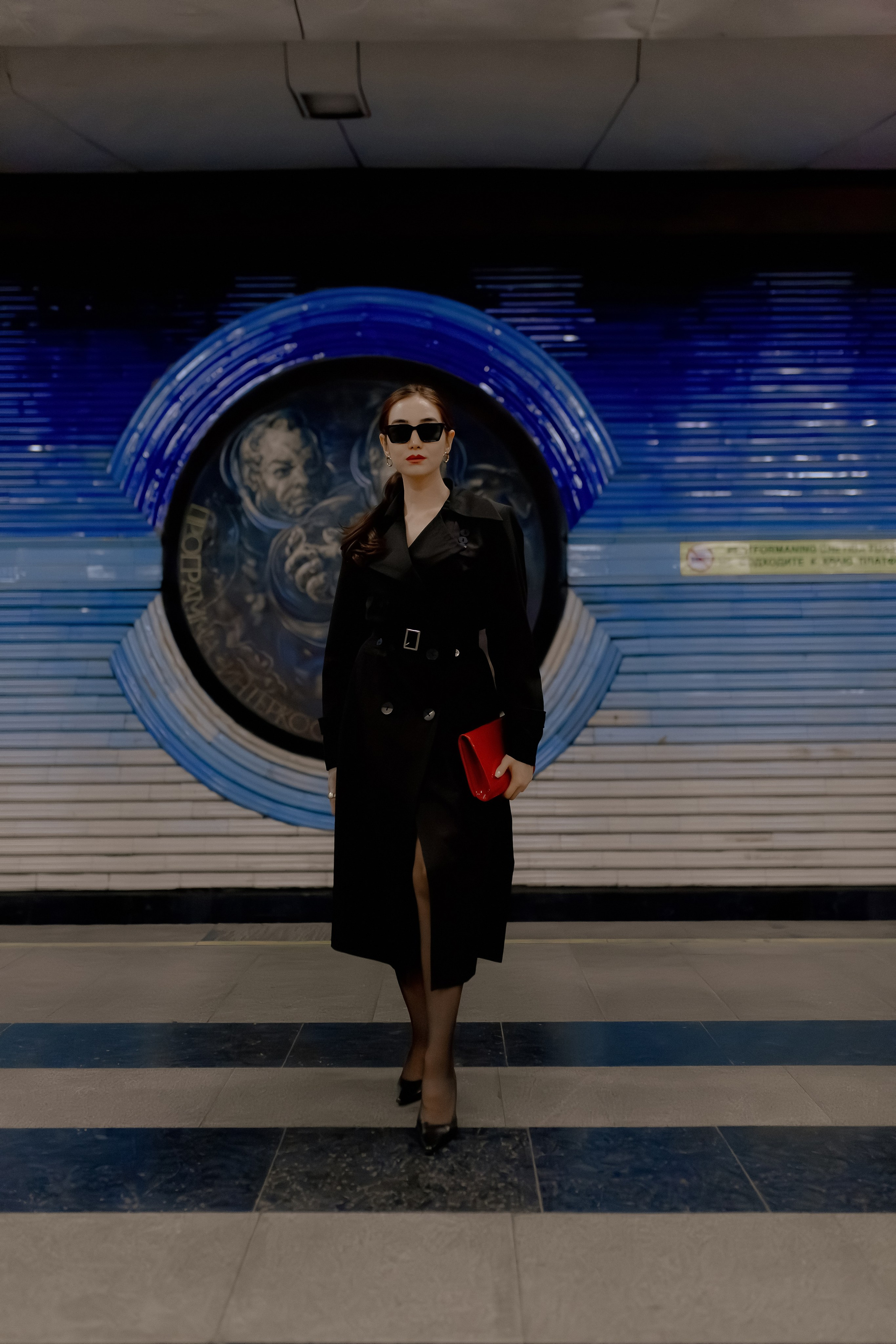 Девушка в ташкентском метро. Фотограф в Ташкенте Надежда Исаева