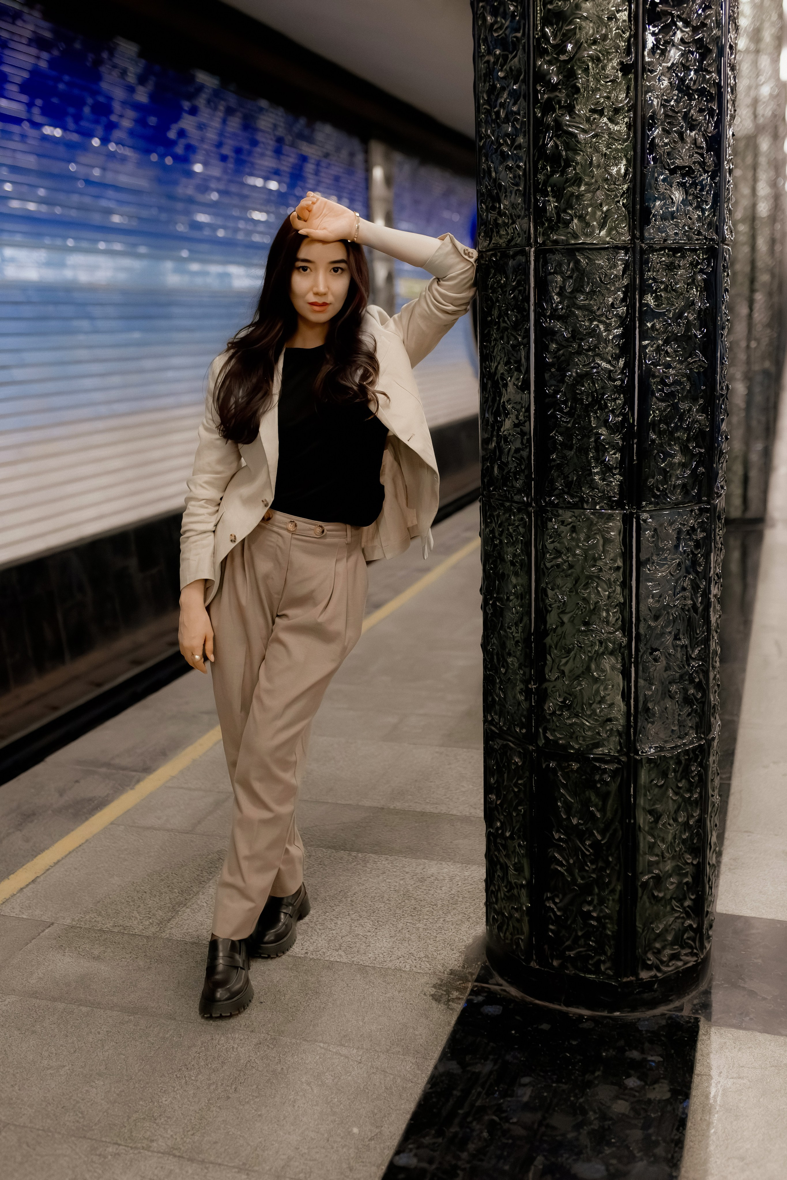 Девушка в ташкентском метро. Фотограф в Ташкенте Надежда Исаева