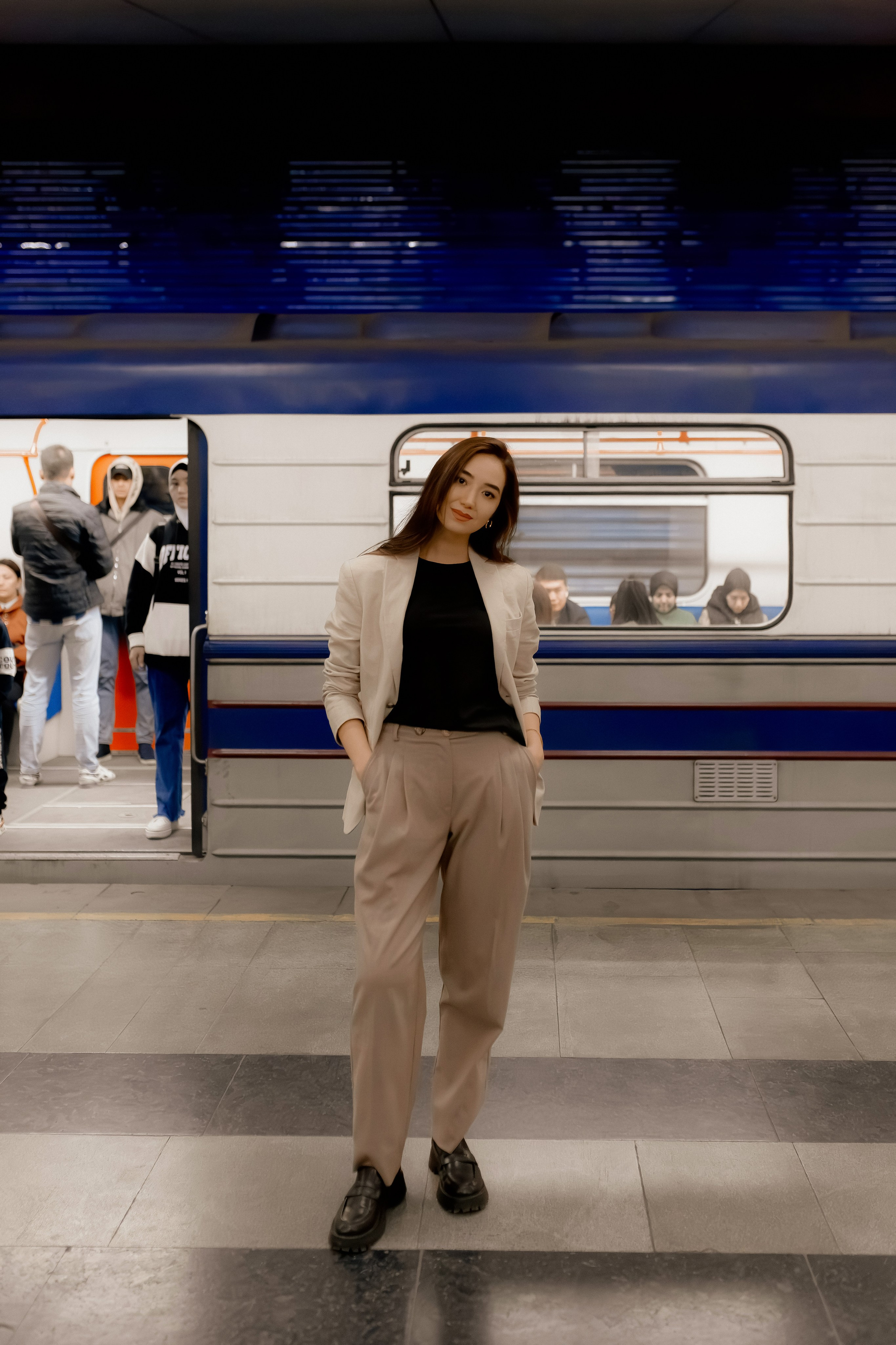 Девушка в ташкентском метро. Фотограф в Ташкенте Надежда Исаева