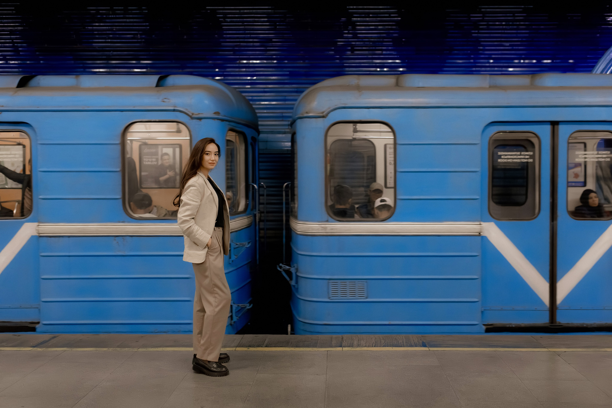 Девушка в ташкентском метро. Фотограф в Ташкенте Надежда Исаева