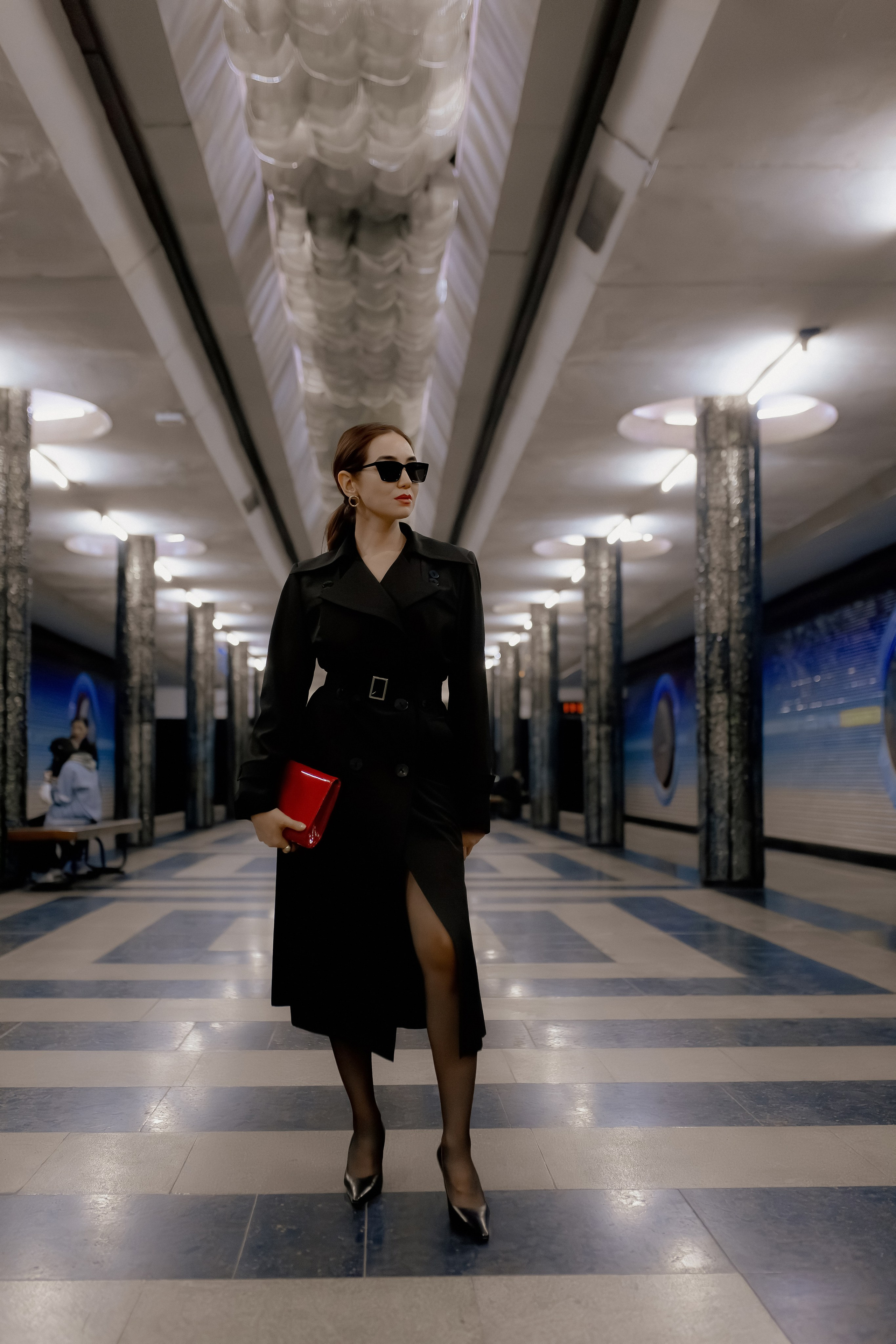 Девушка в ташкентском метро. Фотограф в Ташкенте Надежда Исаева