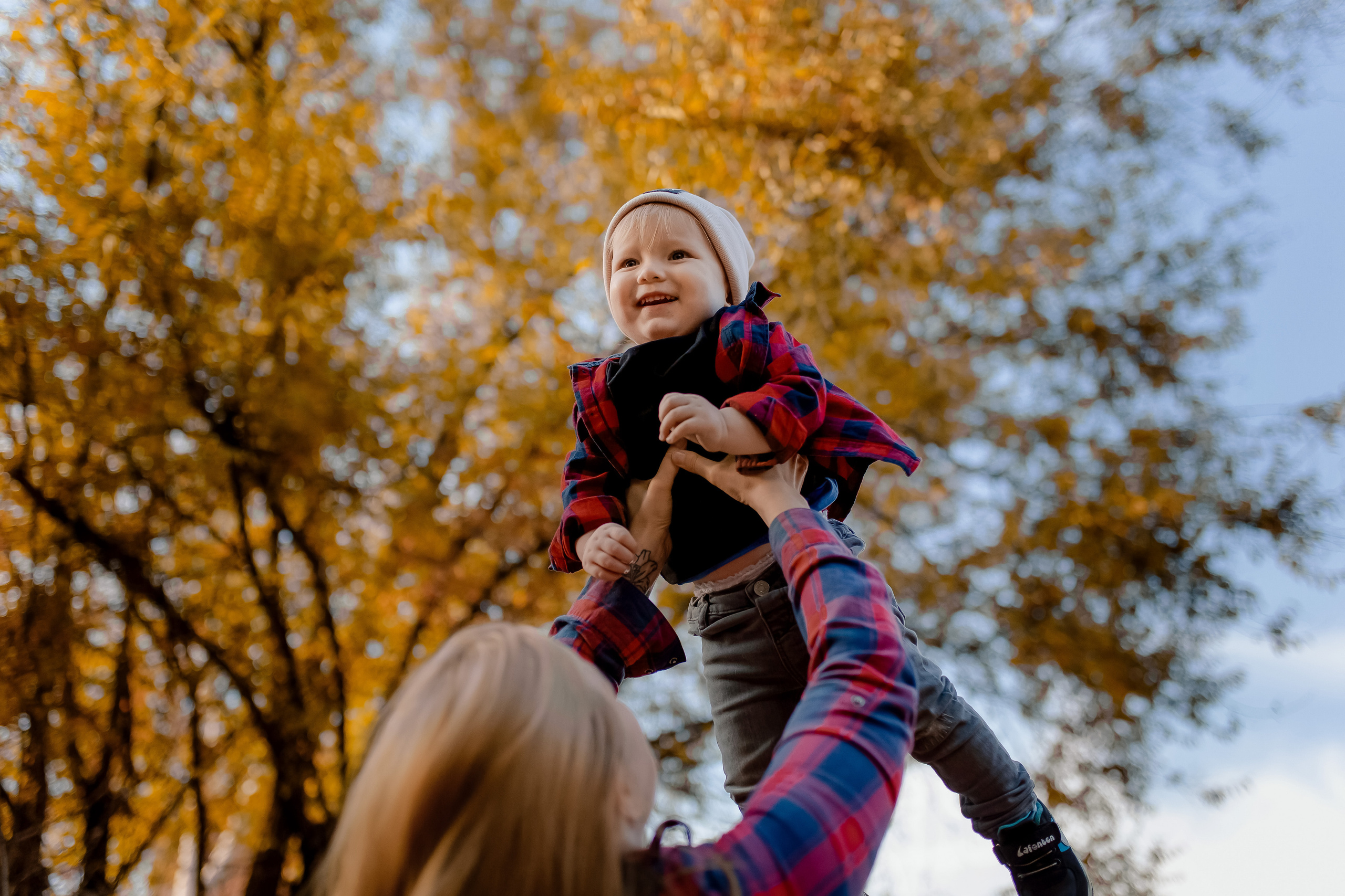В листьях. Фотограф в Ташкенте Надежда Исаева