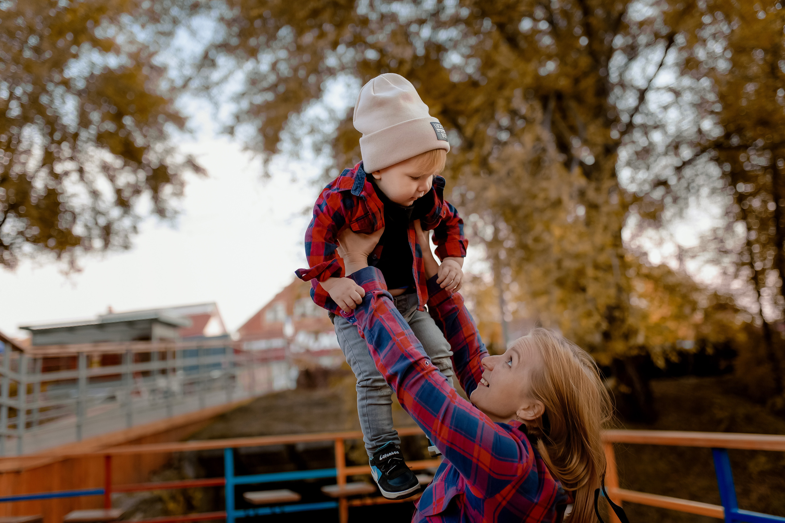 В листьях. Фотограф в Ташкенте Надежда Исаева