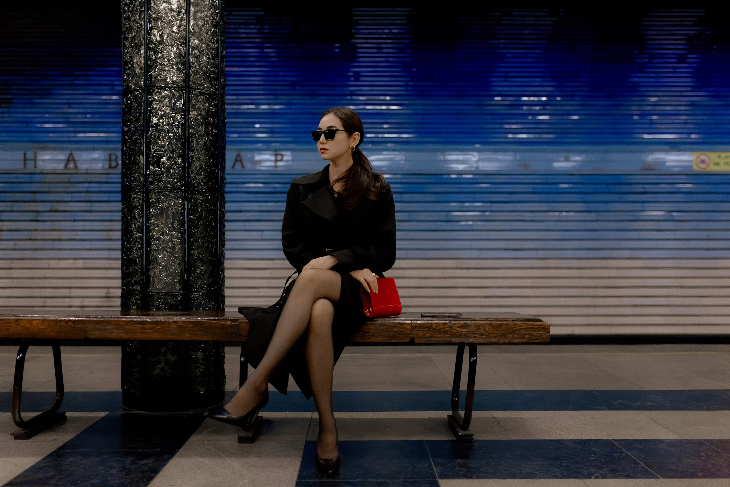 Девушка в ташкентском метро. Фотограф в Ташкенте Надежда Исаева