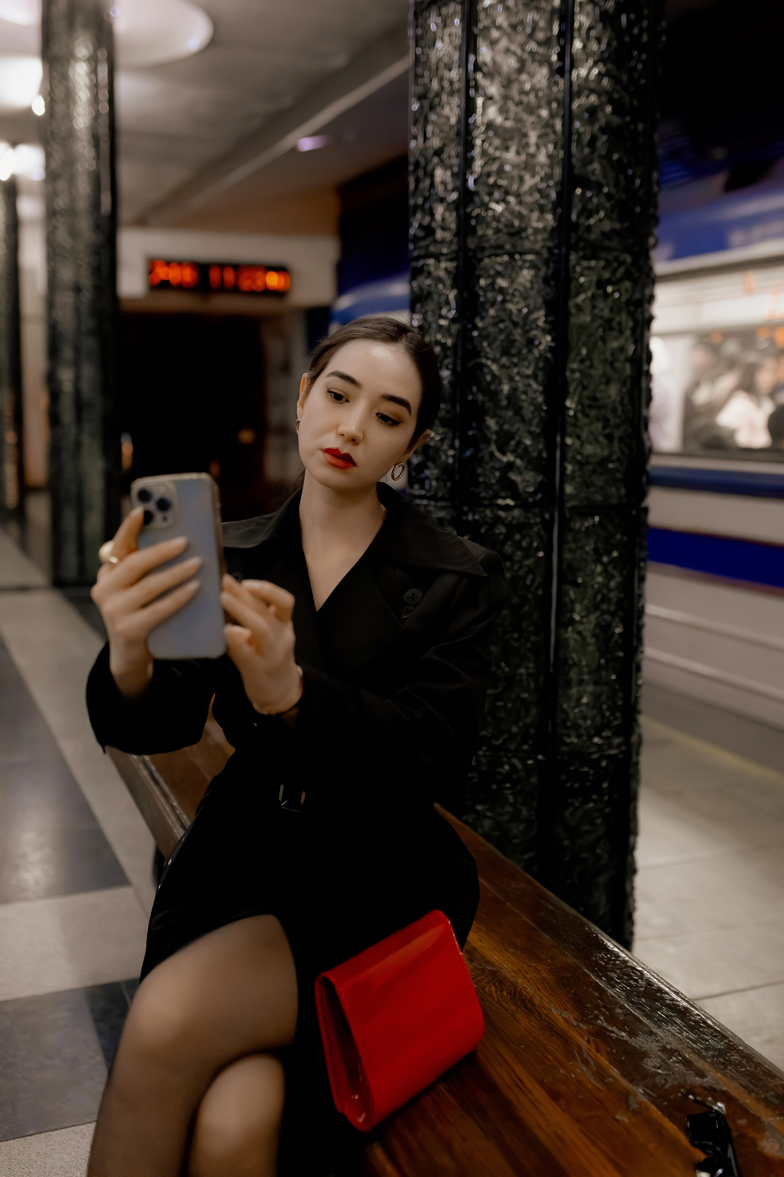 Девушка в ташкентском метро. Фотограф в Ташкенте Надежда Исаева