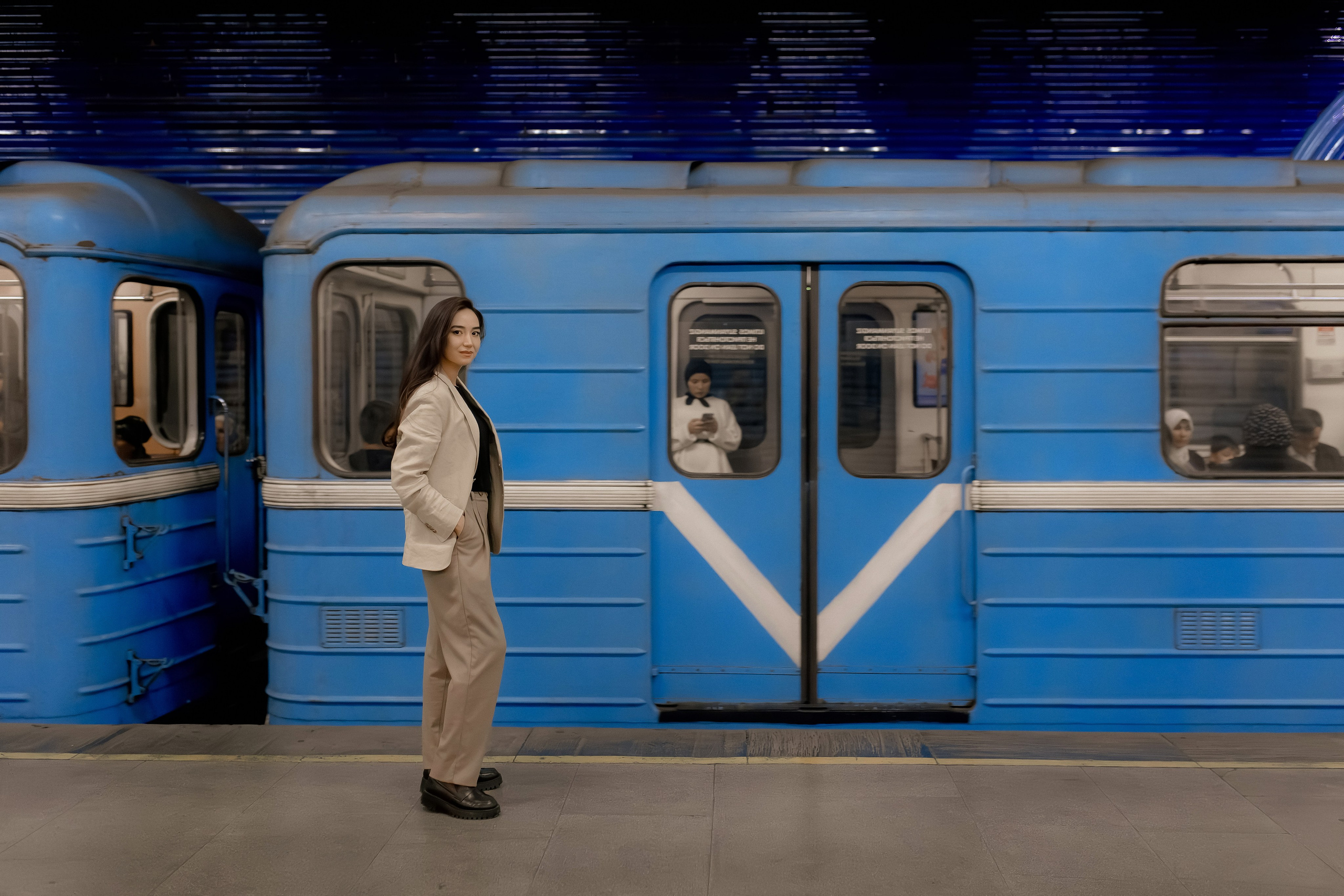 Девушка в ташкентском метро. Фотограф в Ташкенте Надежда Исаева