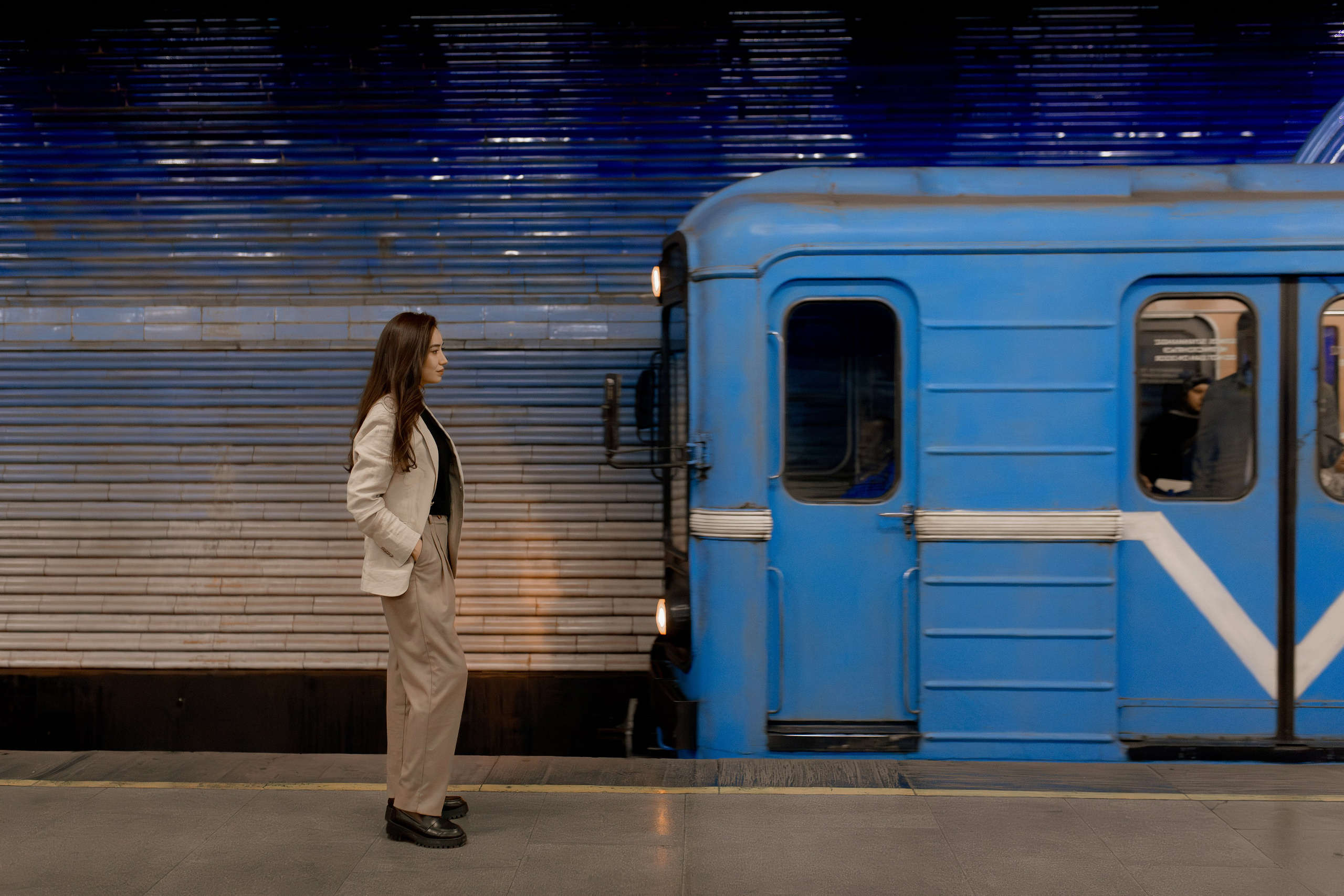 Девушка в ташкентском метро. Фотограф в Ташкенте Надежда Исаева