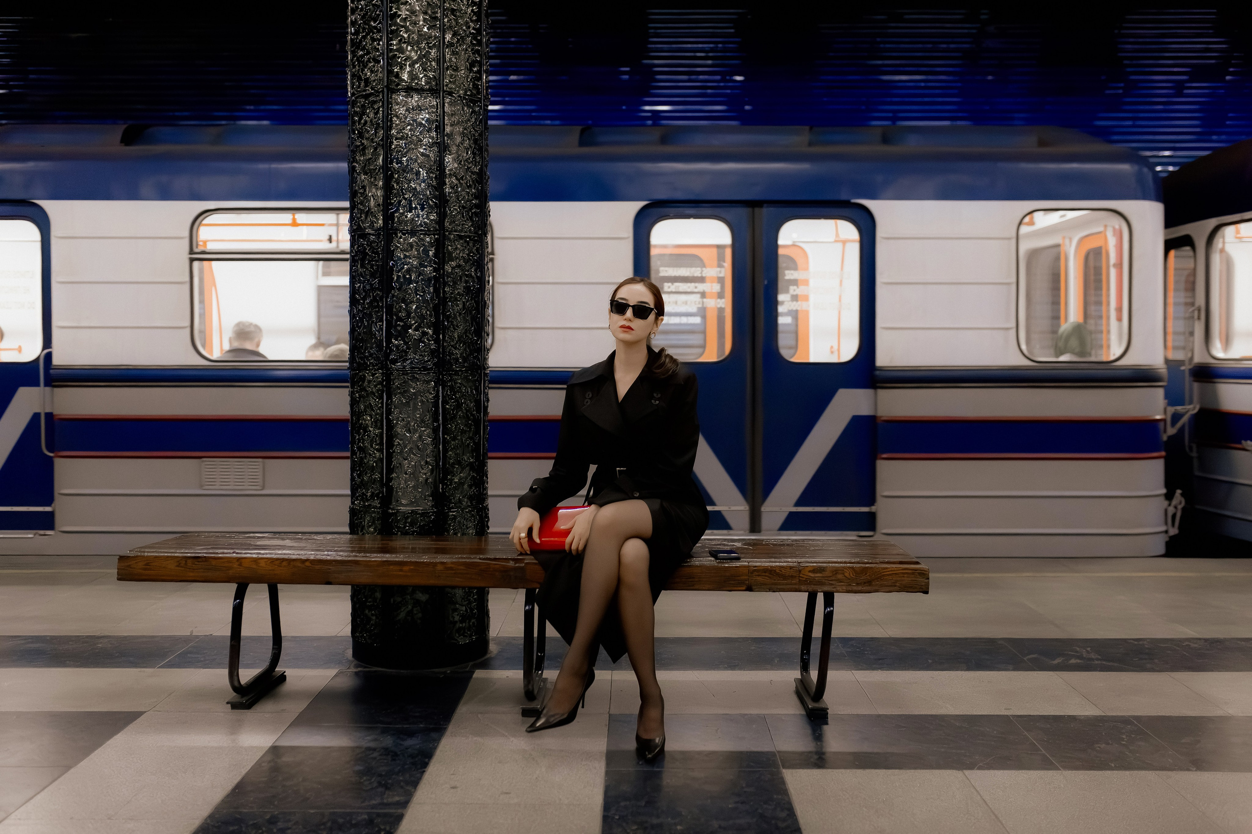 Девушка в ташкентском метро. Фотограф в Ташкенте Надежда Исаева