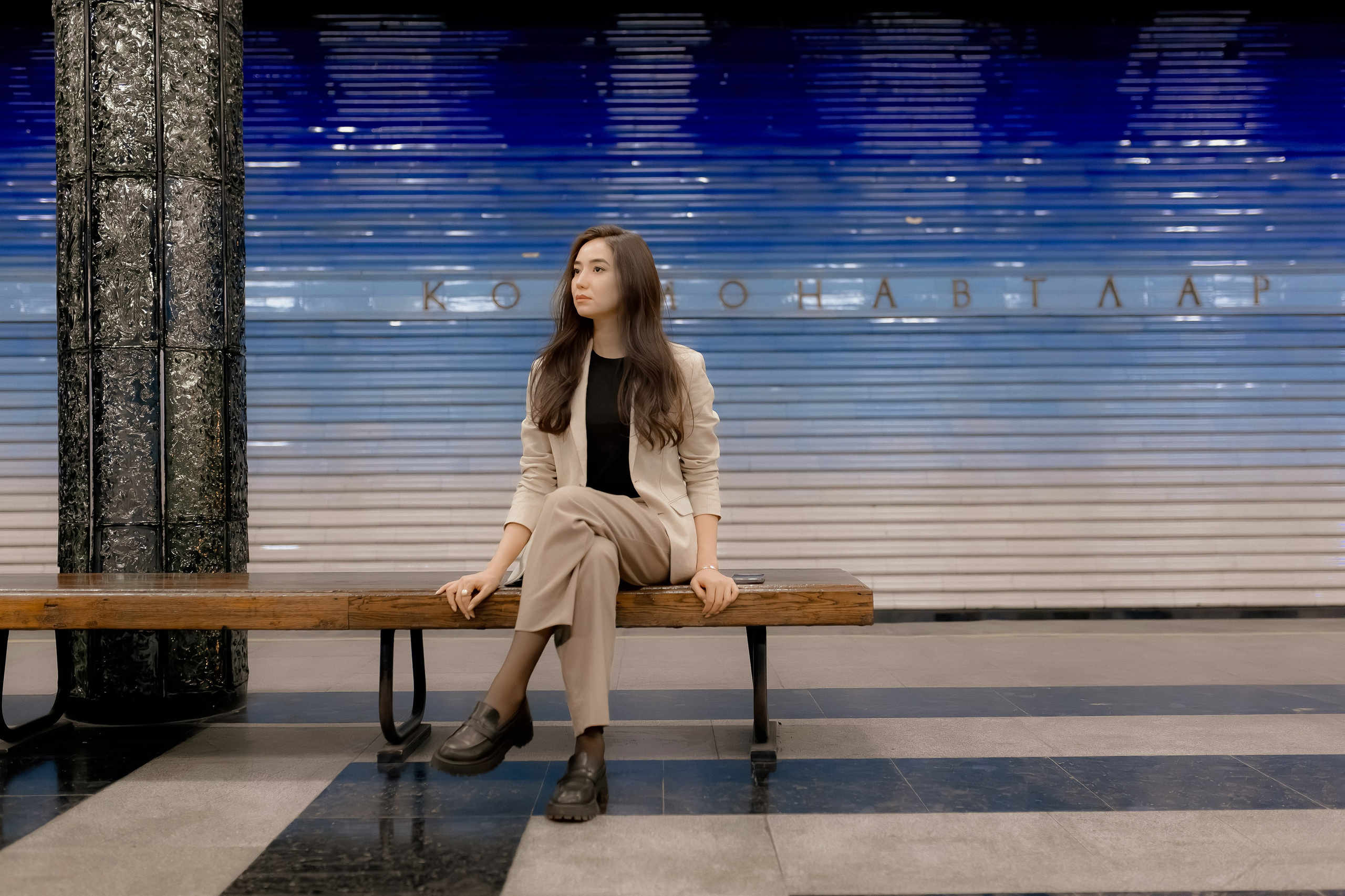 Девушка в ташкентском метро. Фотограф в Ташкенте Надежда Исаева