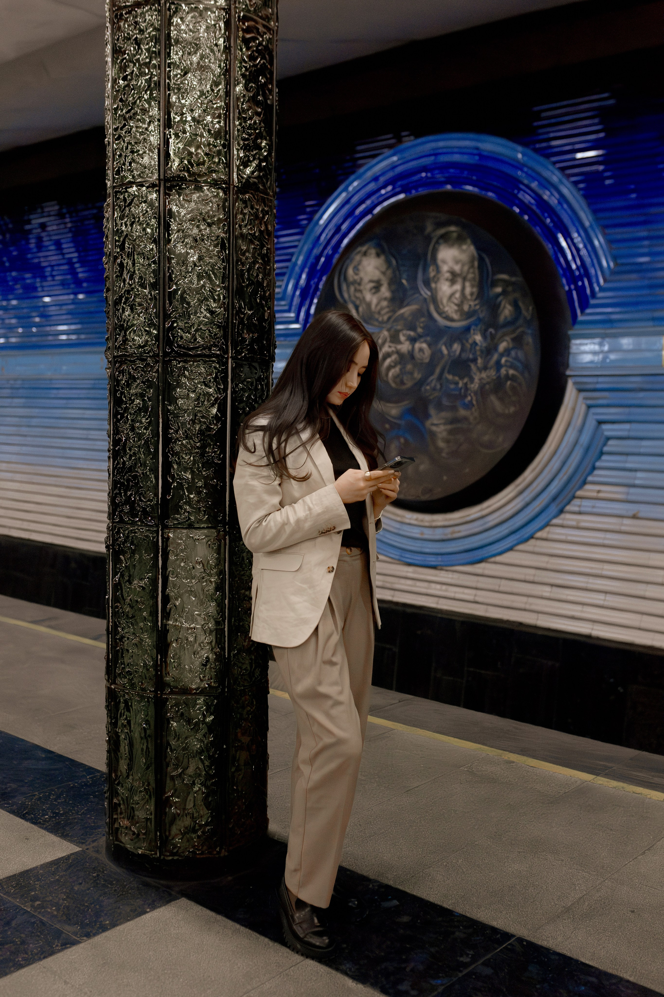 Девушка в ташкентском метро. Фотограф в Ташкенте Надежда Исаева