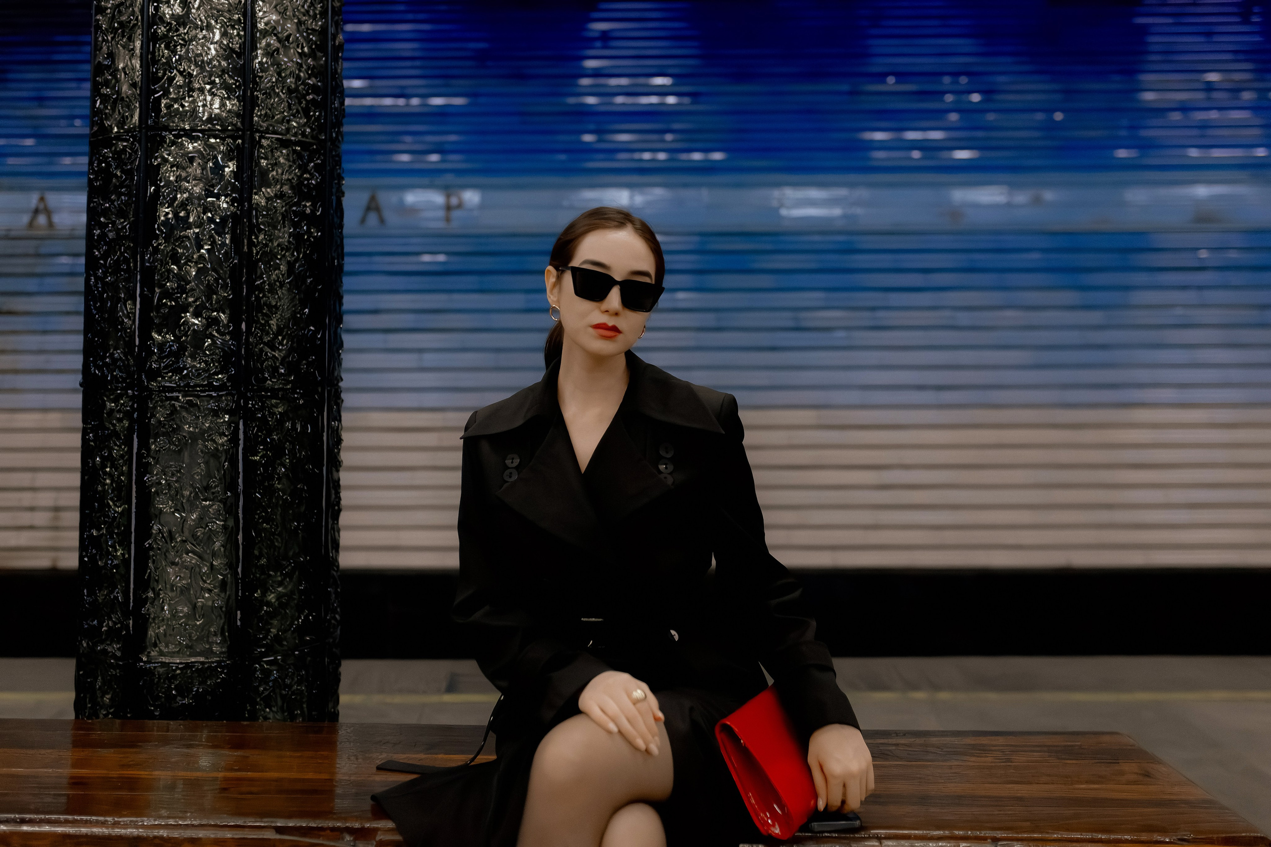 Девушка в ташкентском метро. Фотограф в Ташкенте Надежда Исаева