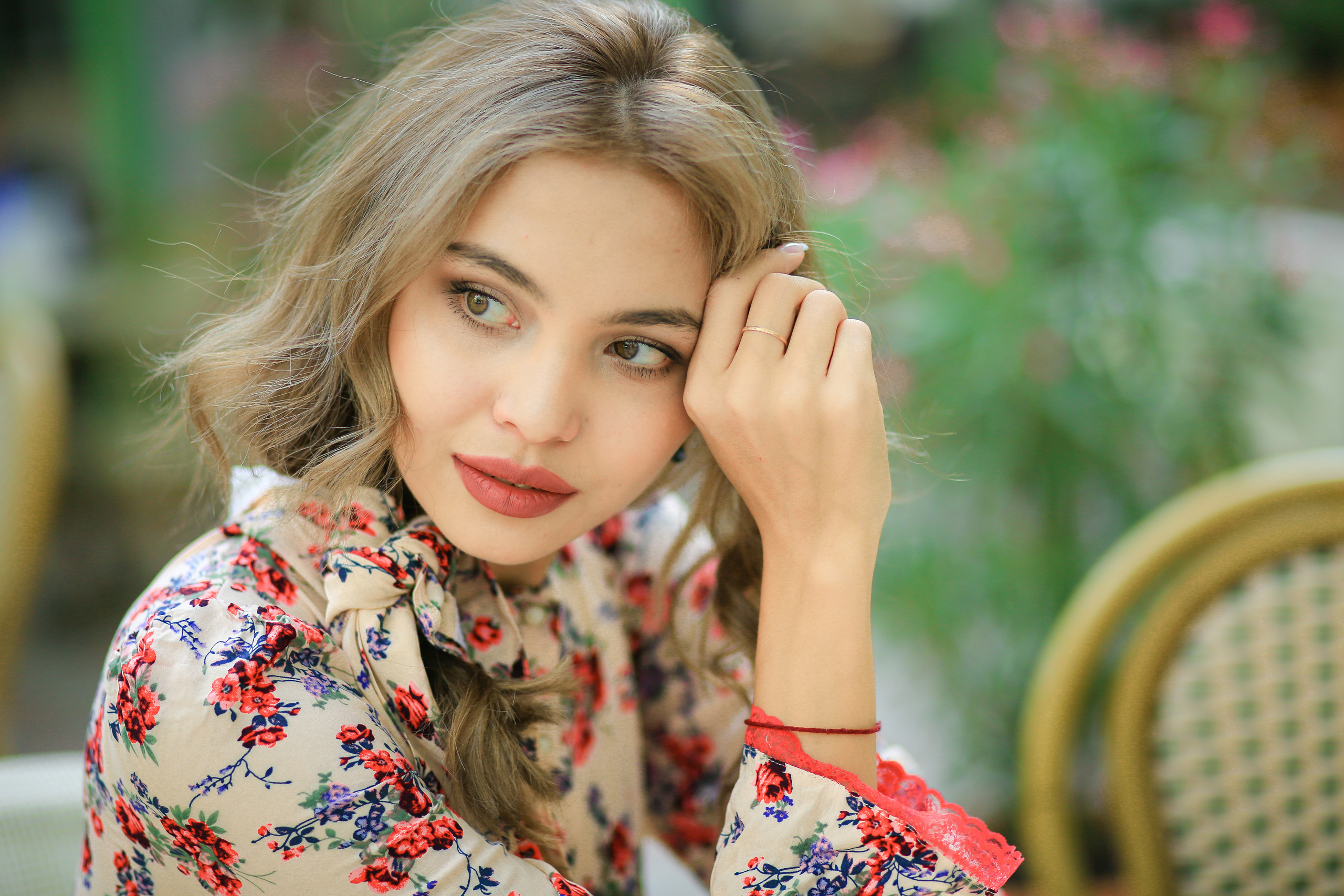 Девушка в шляпе. Фотограф в Ташкенте Надежда Исаева