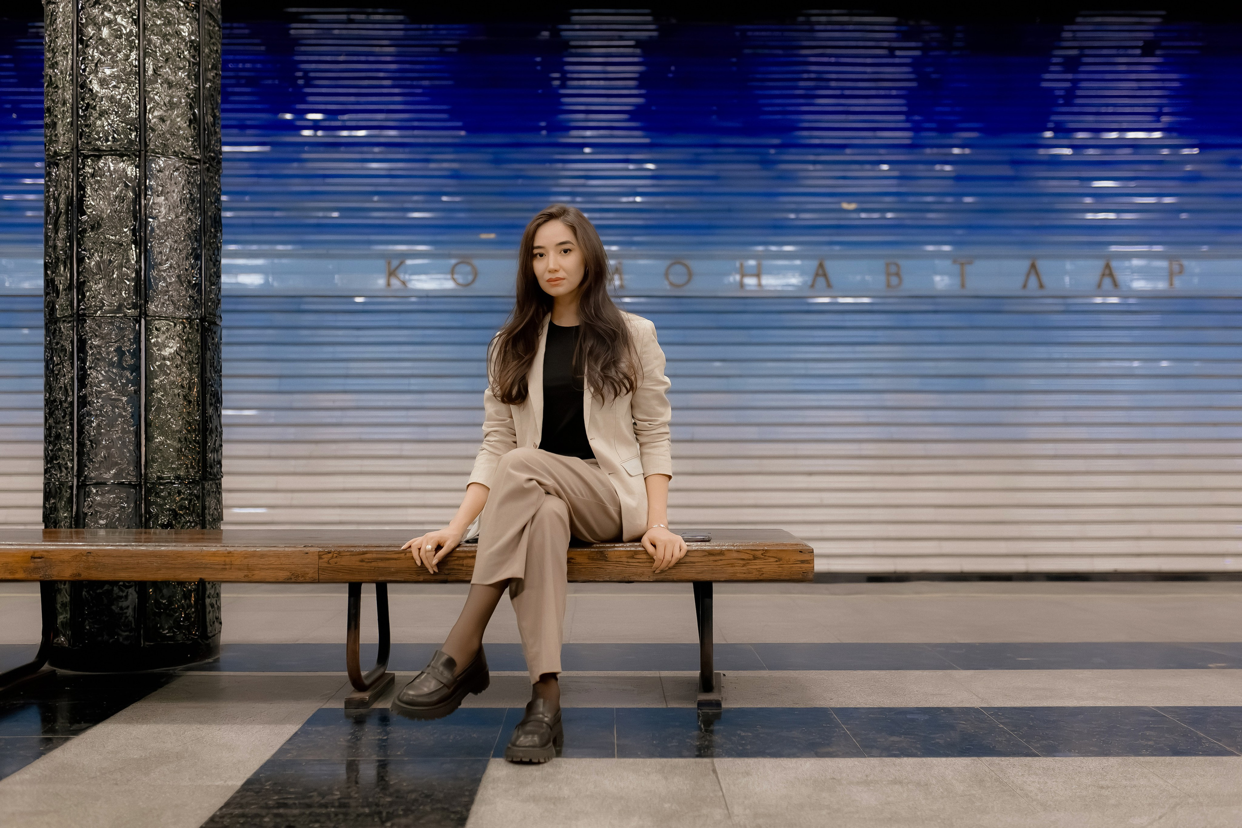 Девушка в ташкентском метро. Фотограф в Ташкенте Надежда Исаева