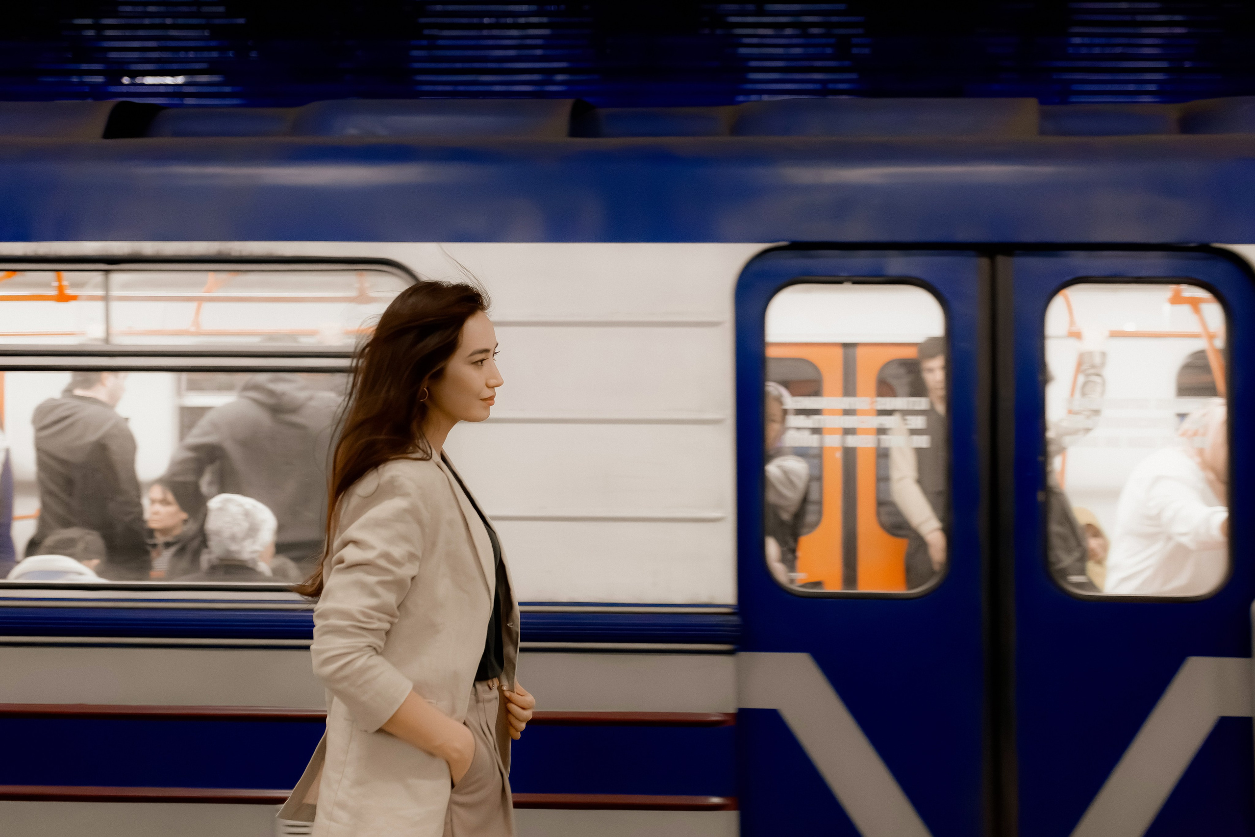 Девушка в ташкентском метро. Фотограф в Ташкенте Надежда Исаева