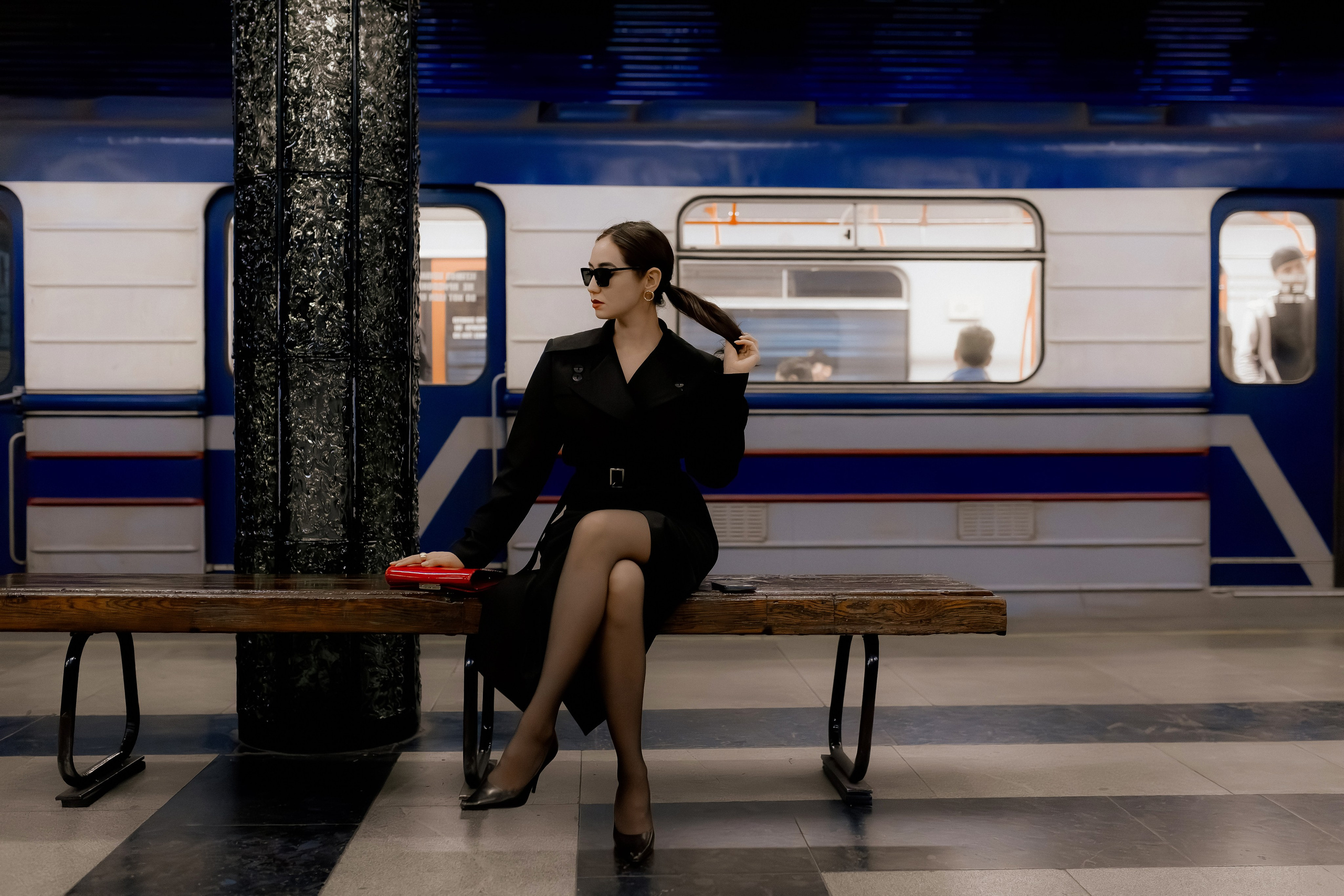 Девушка в ташкентском метро. Фотограф в Ташкенте Надежда Исаева