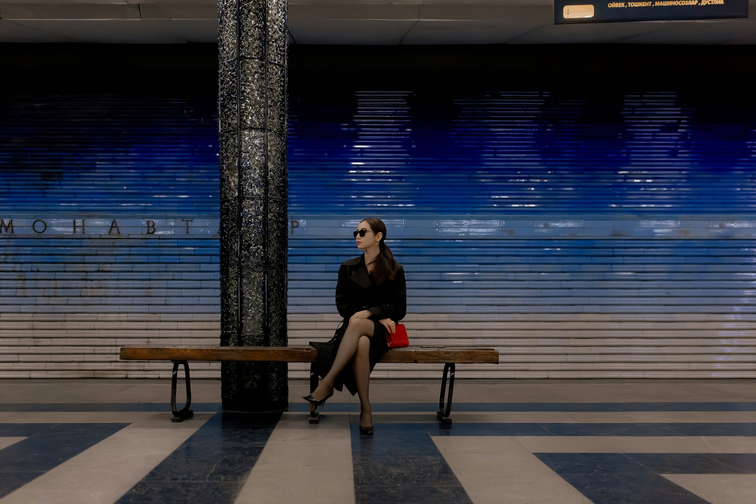 Девушка в ташкентском метро. Фотограф в Ташкенте Надежда Исаева