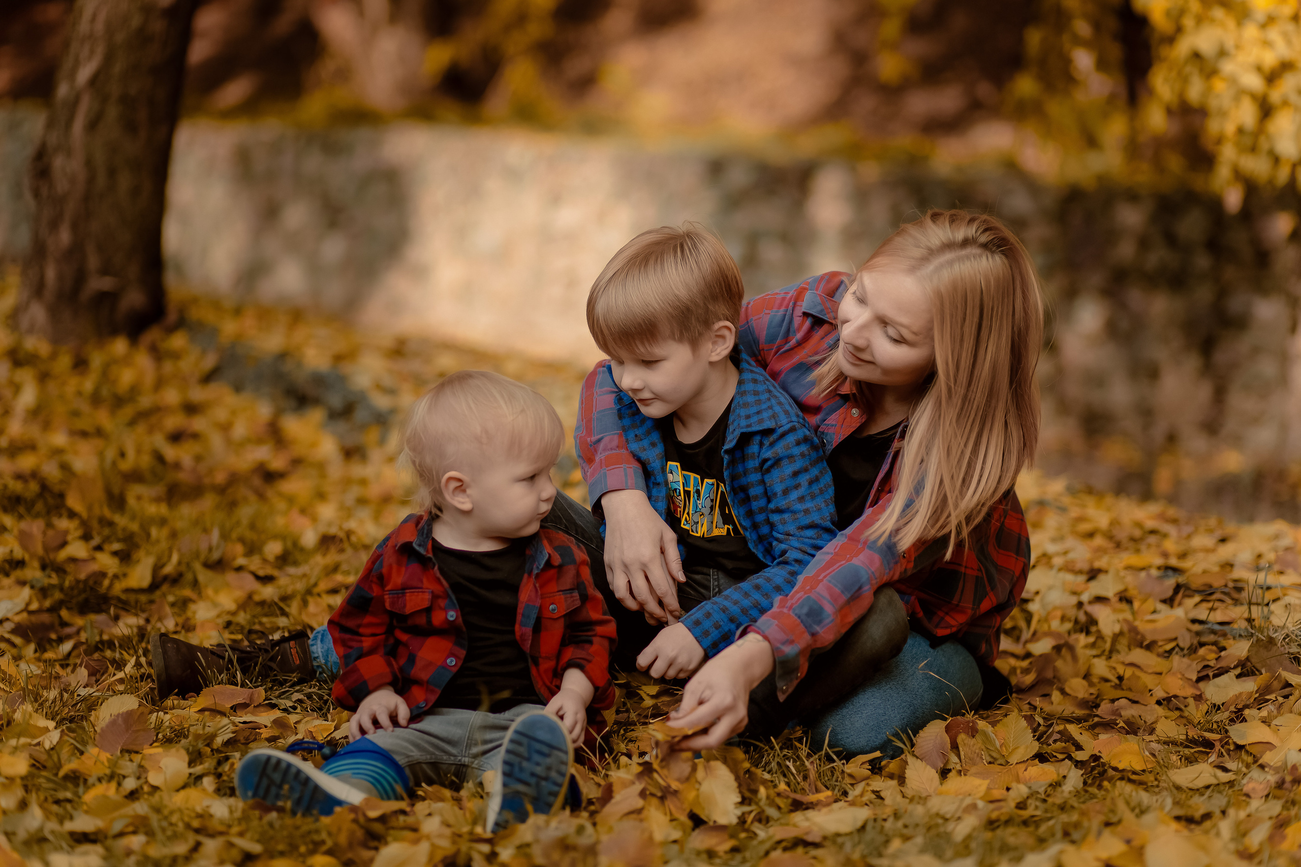 В листьях. Фотограф в Ташкенте Надежда Исаева