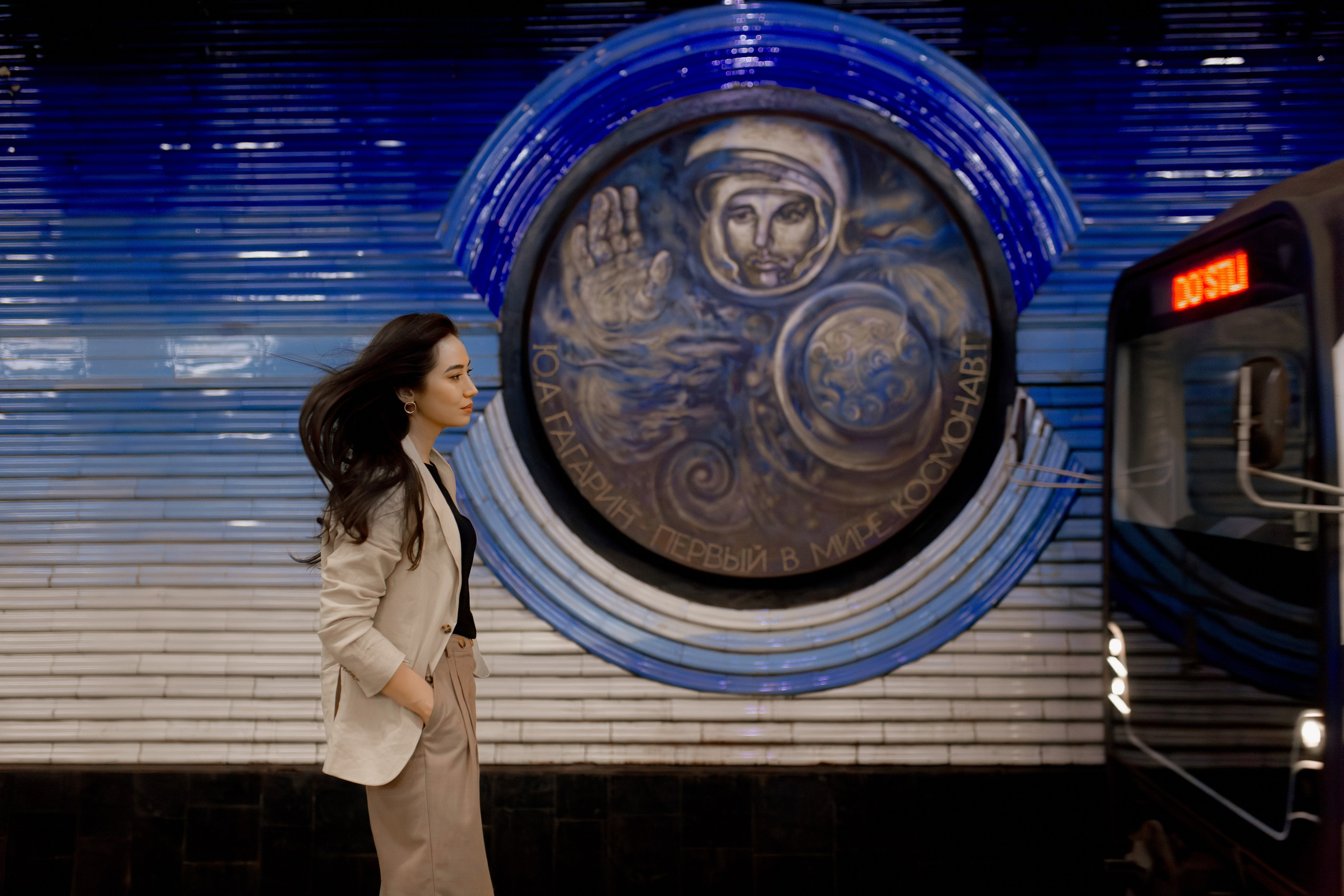 Девушка в ташкентском метро. Фотограф в Ташкенте Надежда Исаева