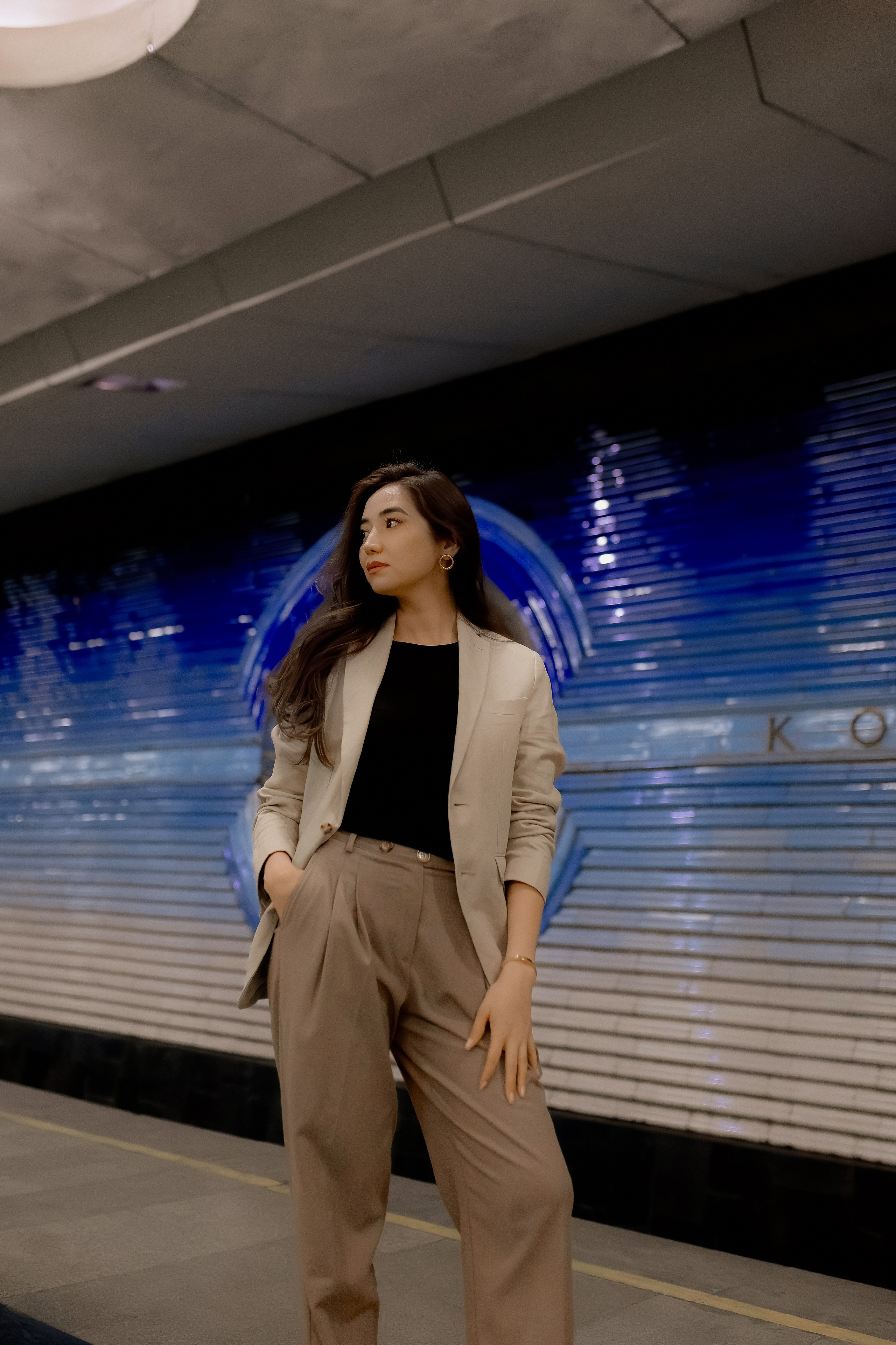 Девушка в ташкентском метро. Фотограф в Ташкенте Надежда Исаева