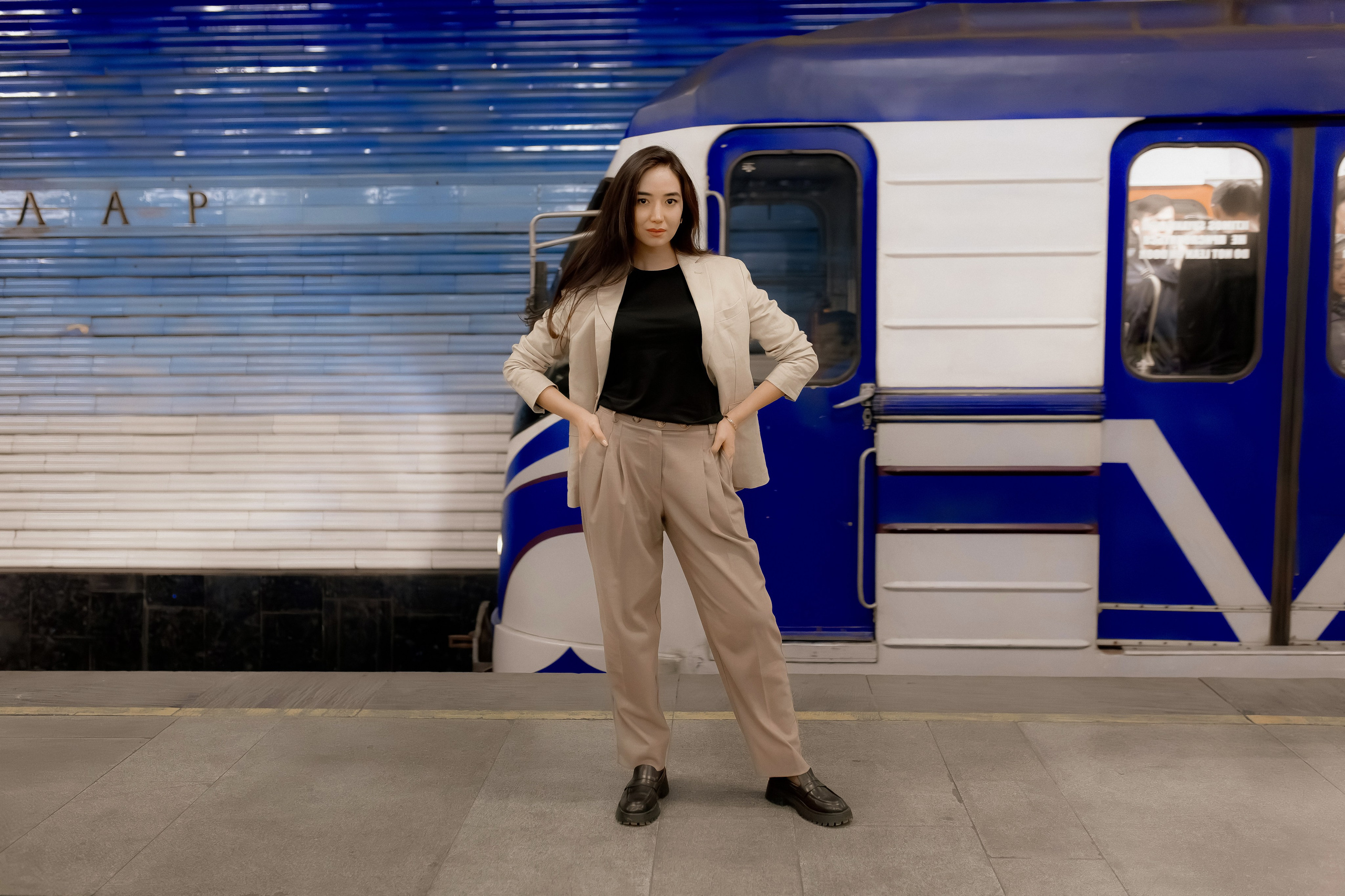 Девушка в ташкентском метро. Фотограф в Ташкенте Надежда Исаева