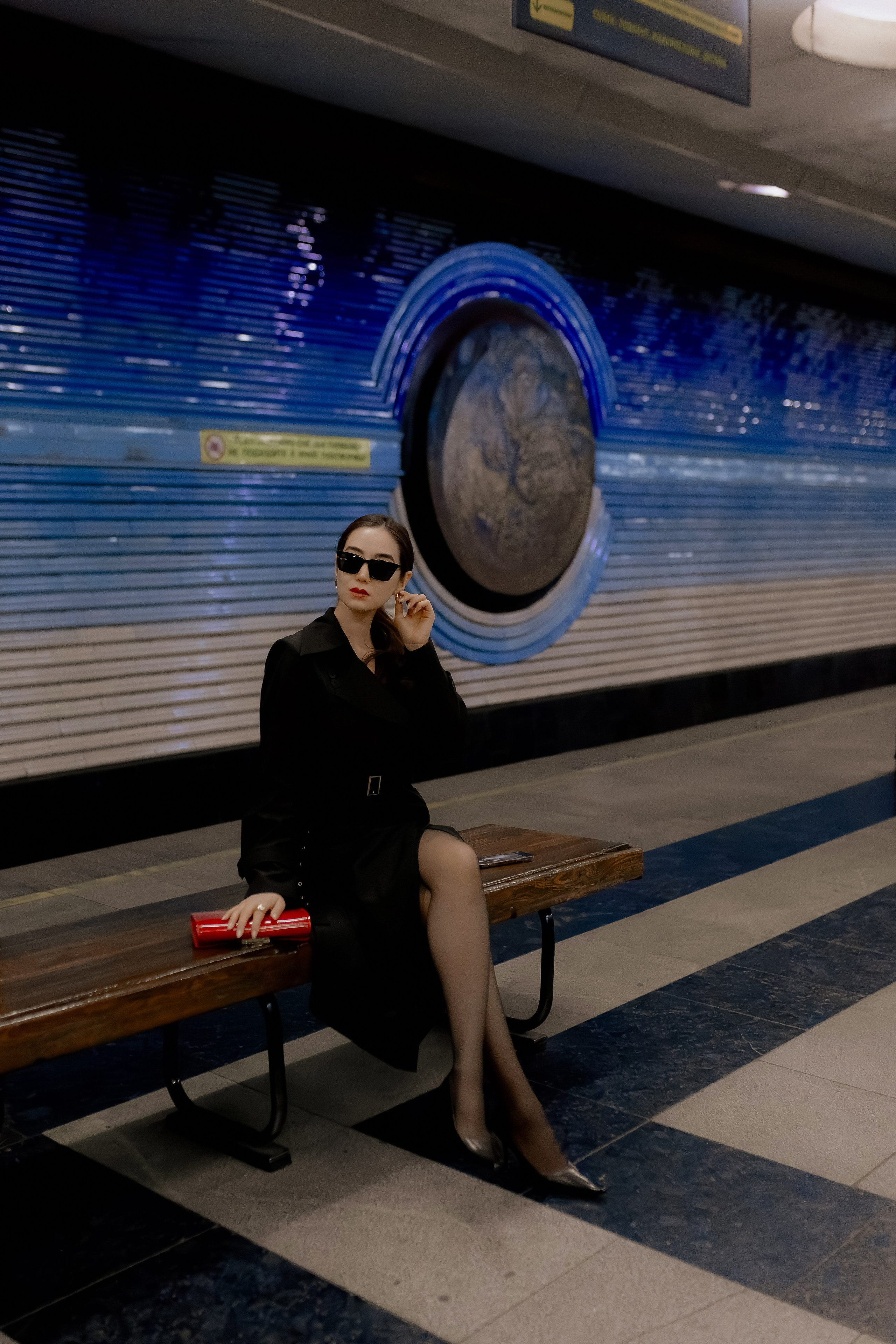 Девушка в ташкентском метро. Фотограф в Ташкенте Надежда Исаева