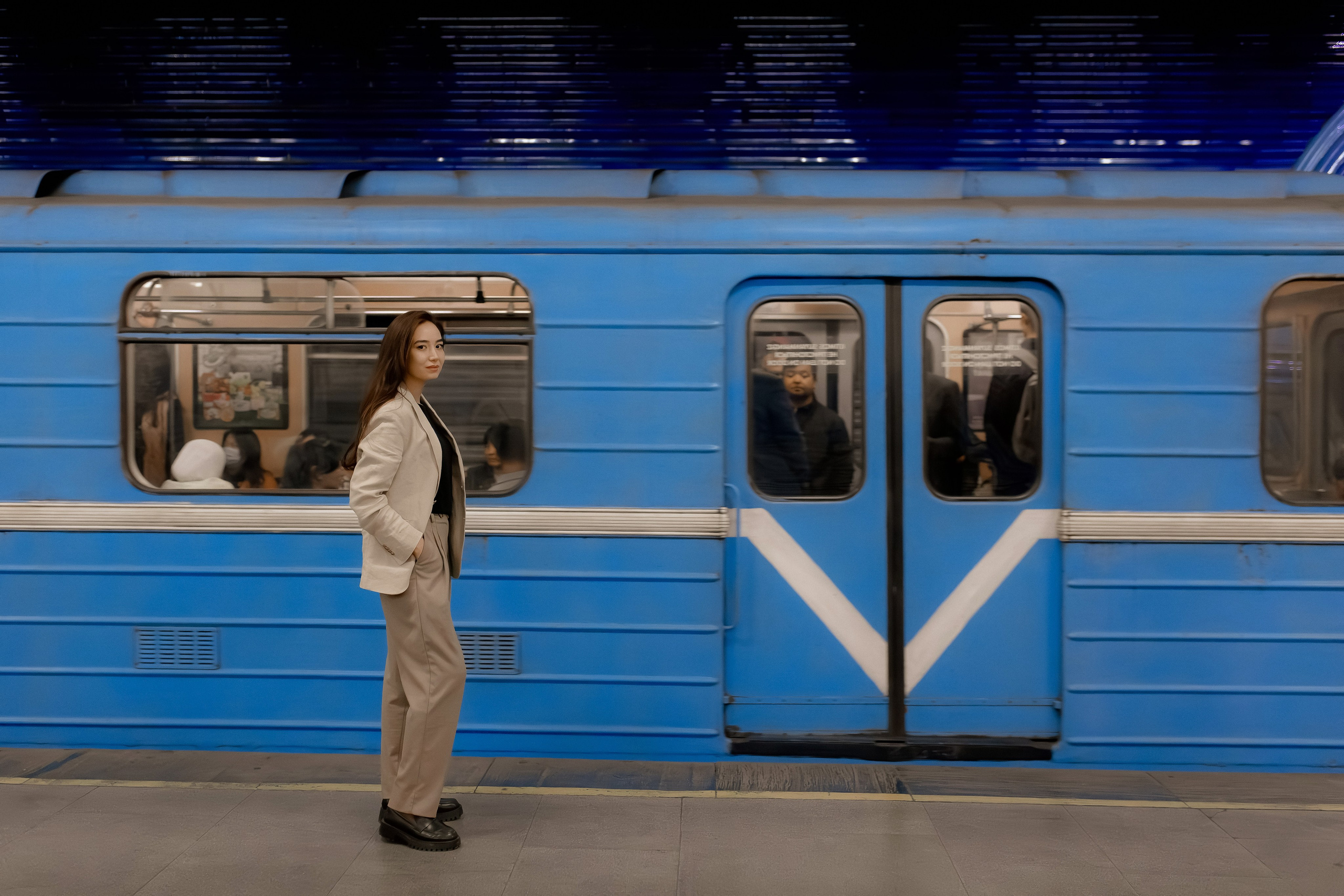 Девушка в ташкентском метро. Фотограф в Ташкенте Надежда Исаева