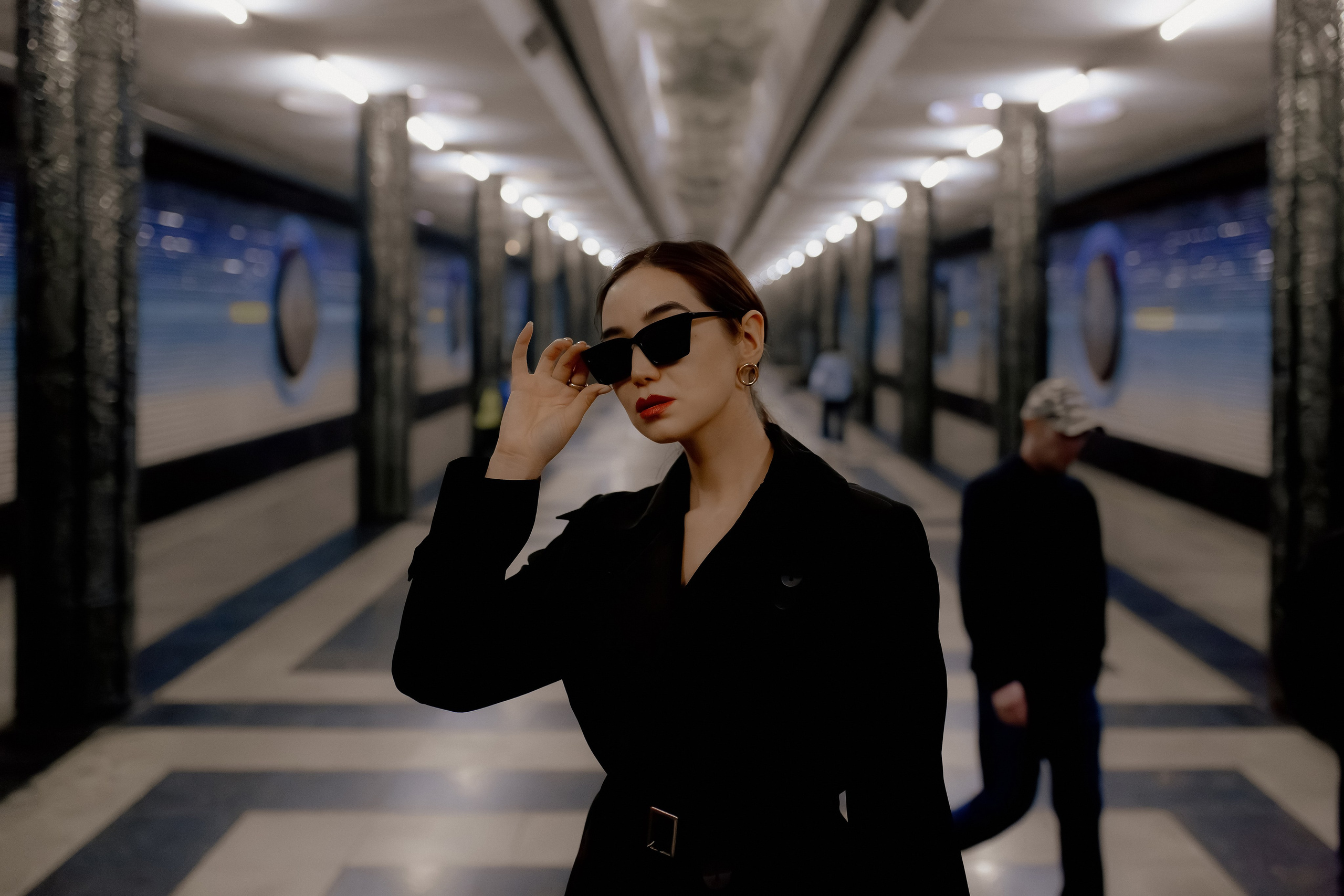 Девушка в ташкентском метро. Фотограф в Ташкенте Надежда Исаева