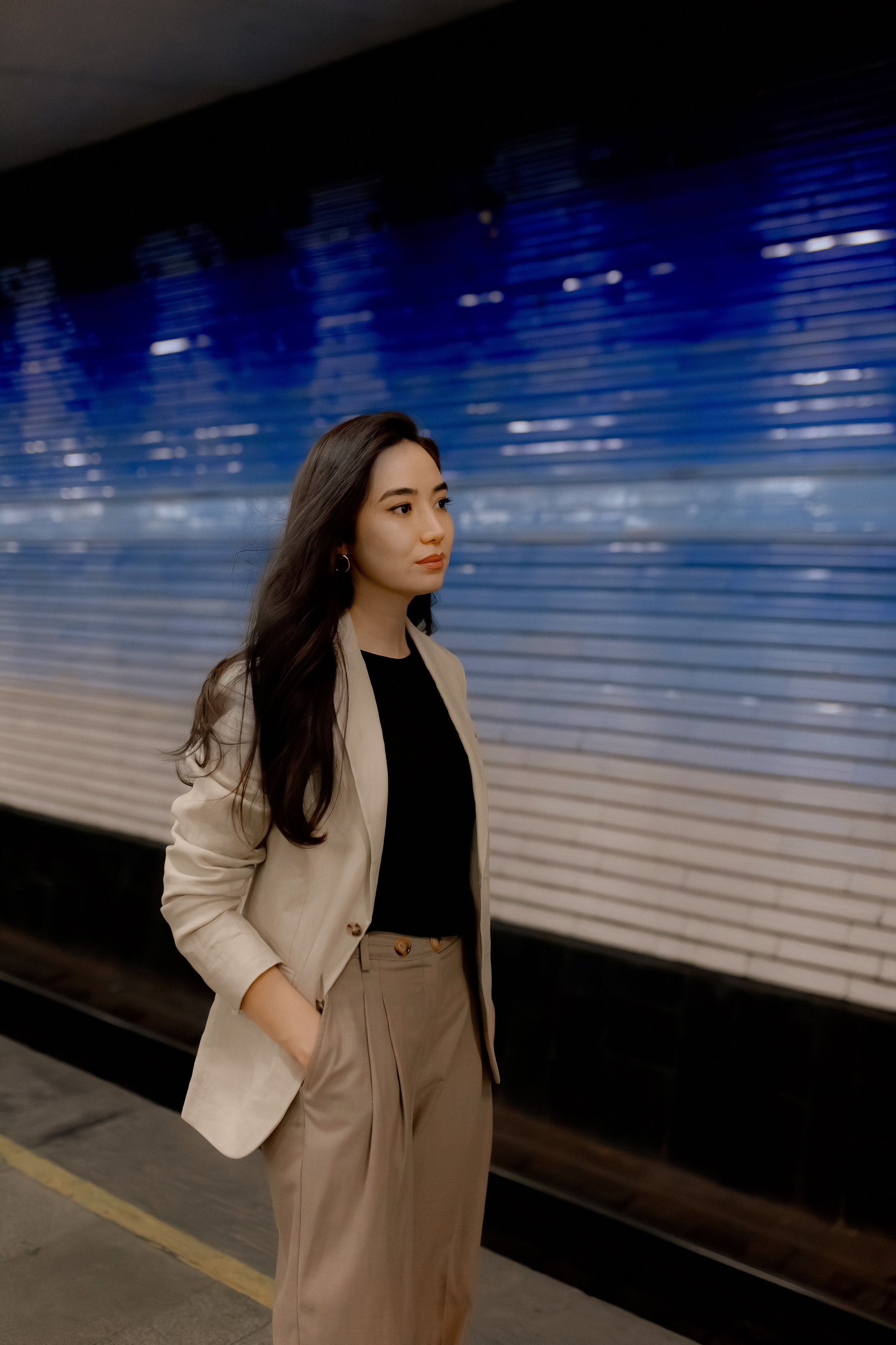 Девушка в ташкентском метро. Фотограф в Ташкенте Надежда Исаева