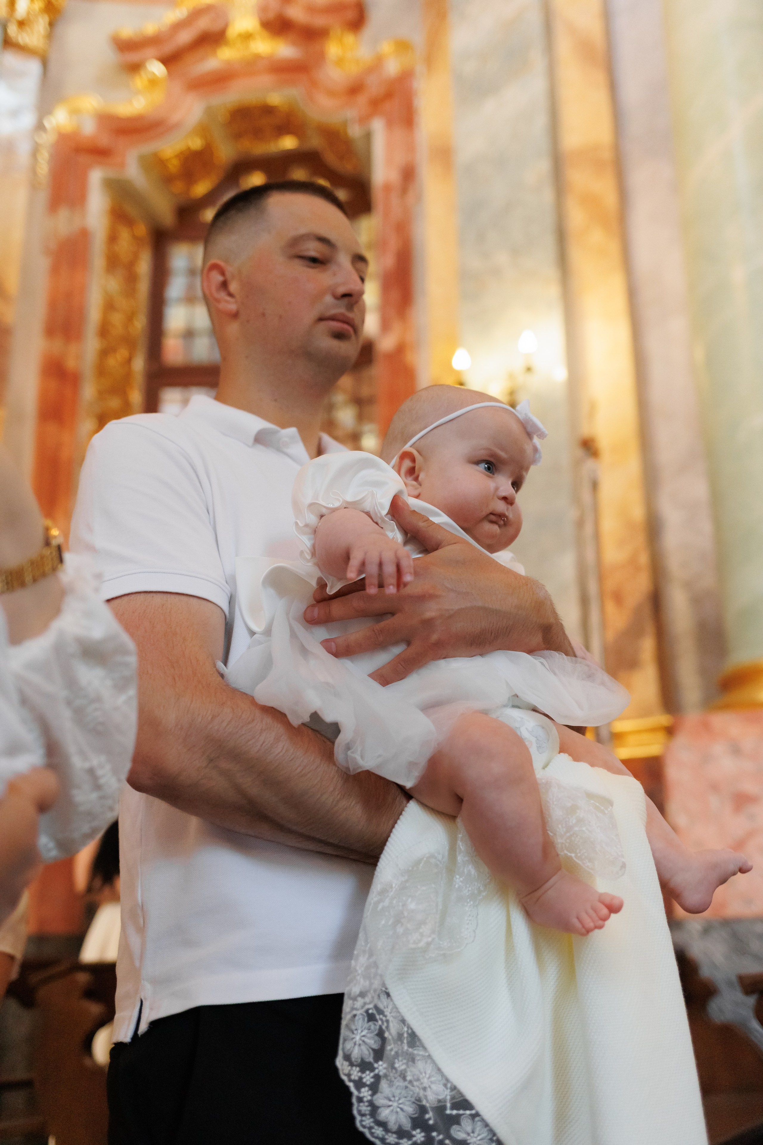 Фотосесія хрещення близнюків в греко-католицькому костьолі. Семейный фотограф Вроцлав Анна Цуканова